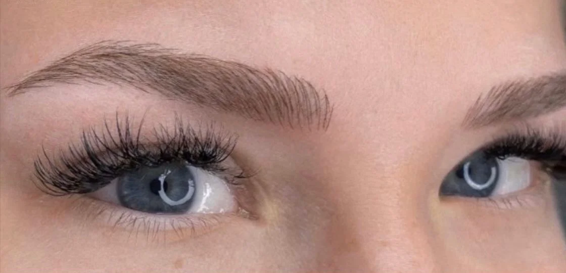Permanentní make-up očních linek či obočí metodou microblading