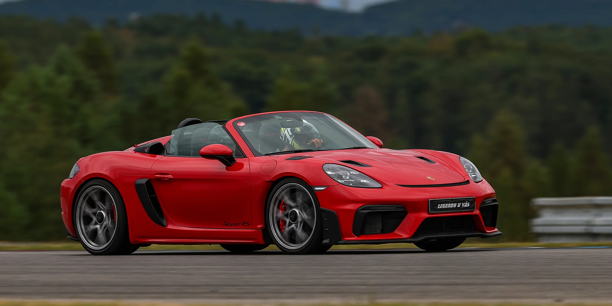 Adrenalin na závodním okruhu v Porsche Spyder RS: Most, Brno, Hradec či Sosnová