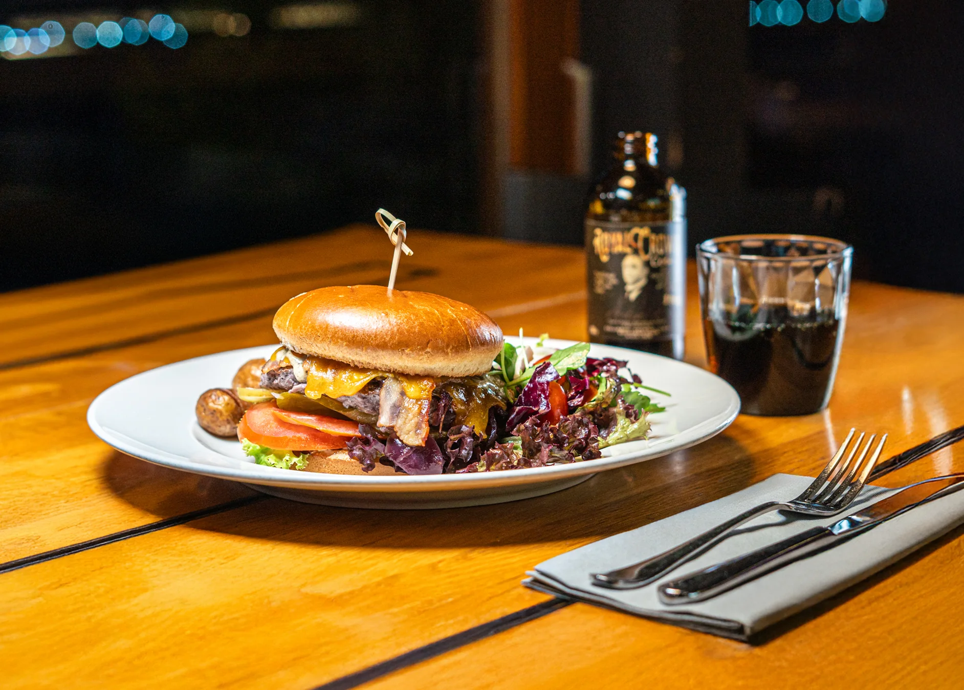 Vstup na Žižkovskou věž a burger z hovězího masa v restauraci Miminoo