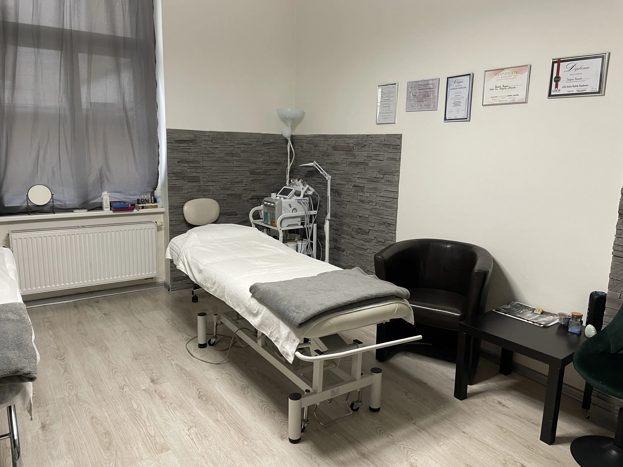 Kosmetika pro ženy: lifting, laminace obočí, hydratace i Den pro princeznu