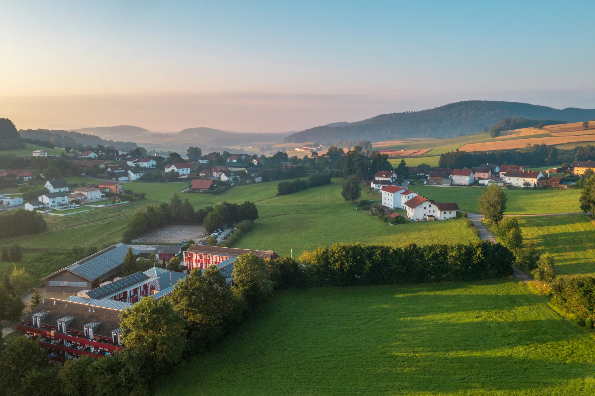 Německá strana Šumavy: rodinný hotel s all inclusive, wellness, jízdárnou, animačním programem jen 20 km od hranic
