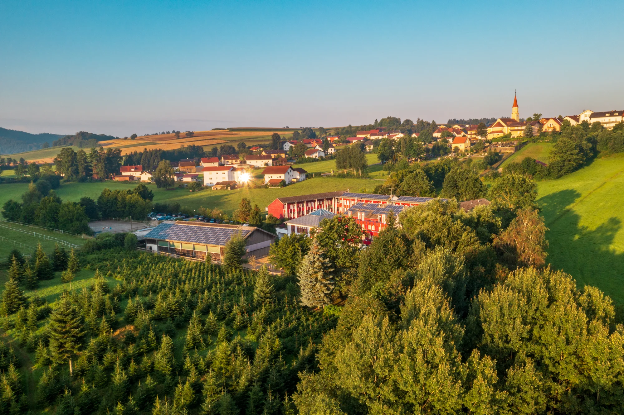 Německá strana Šumavy: rodinný hotel s all inclusive, wellness, jízdárnou, animačním programem jen 20 km od hranic