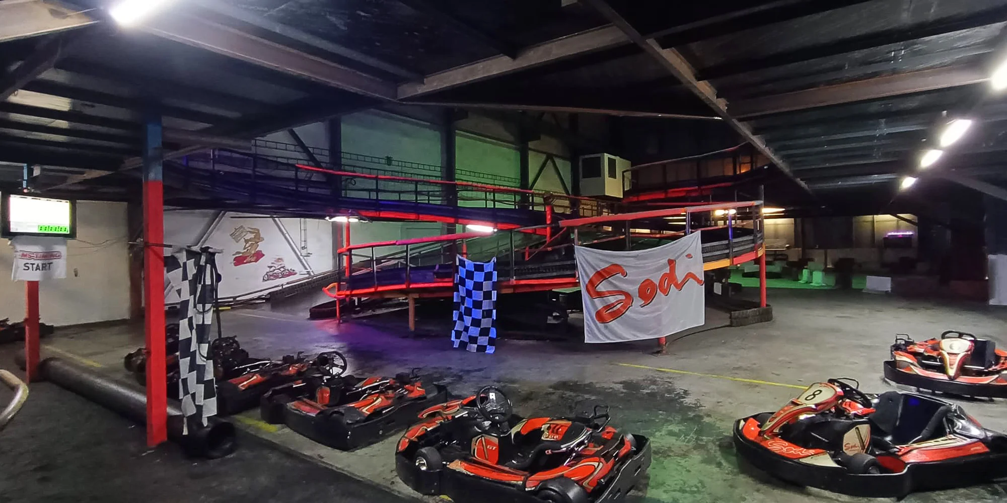 2 jízdy v motokáře na jediné 3D dráze v ČR, nápoj a kukla v ceně