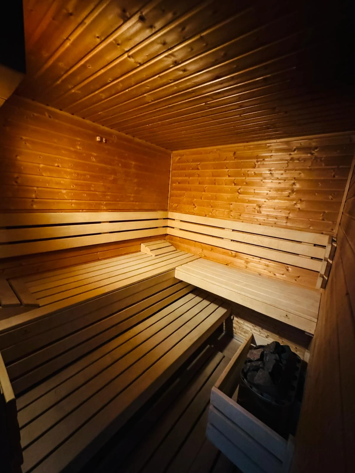 Romantický balíček: privátní vířivka a sauna, voucher na jídlo i degustace piv