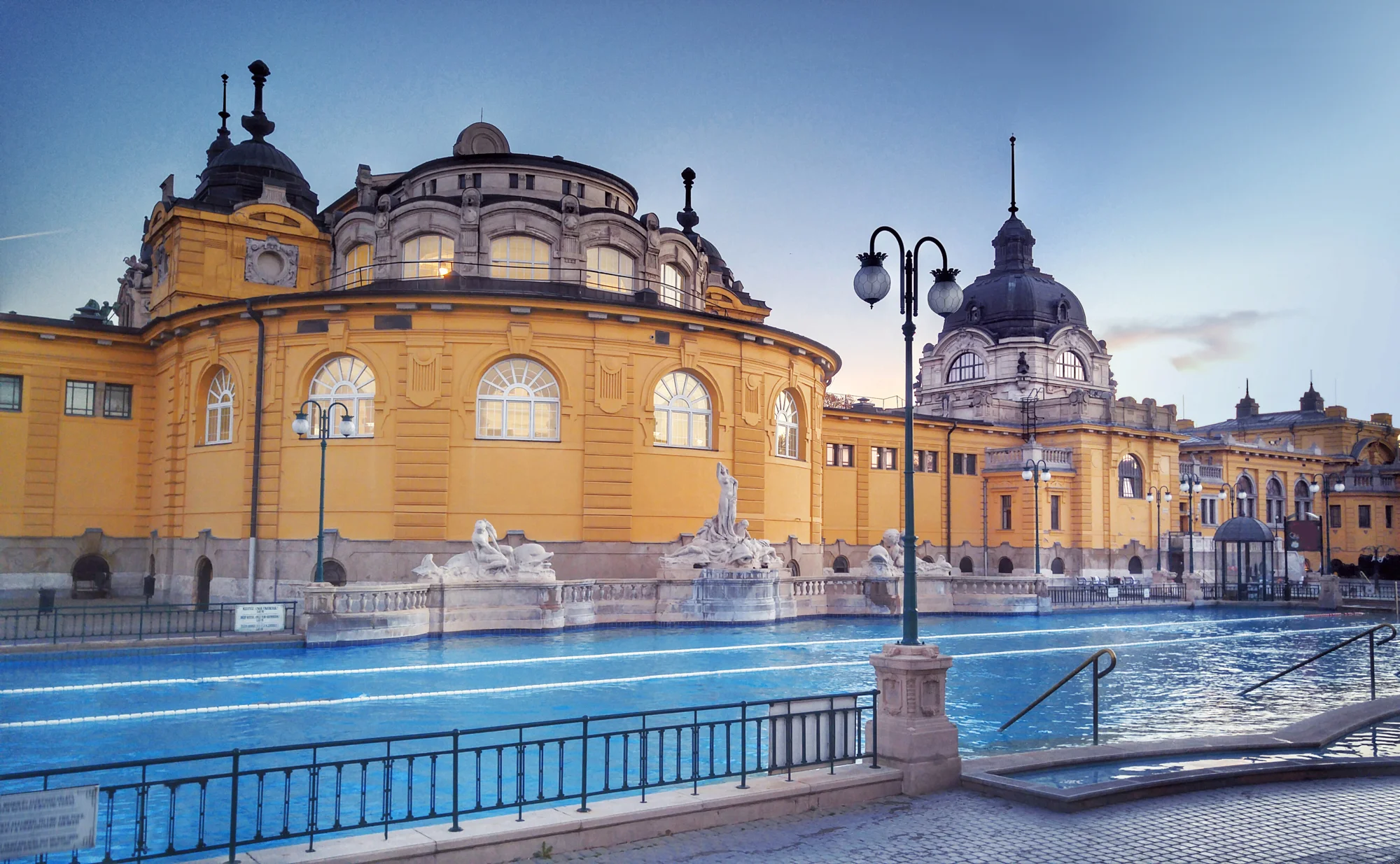 4* hotel v Budapešti se snídaní a welcome drinkem, termíny až do března 2026