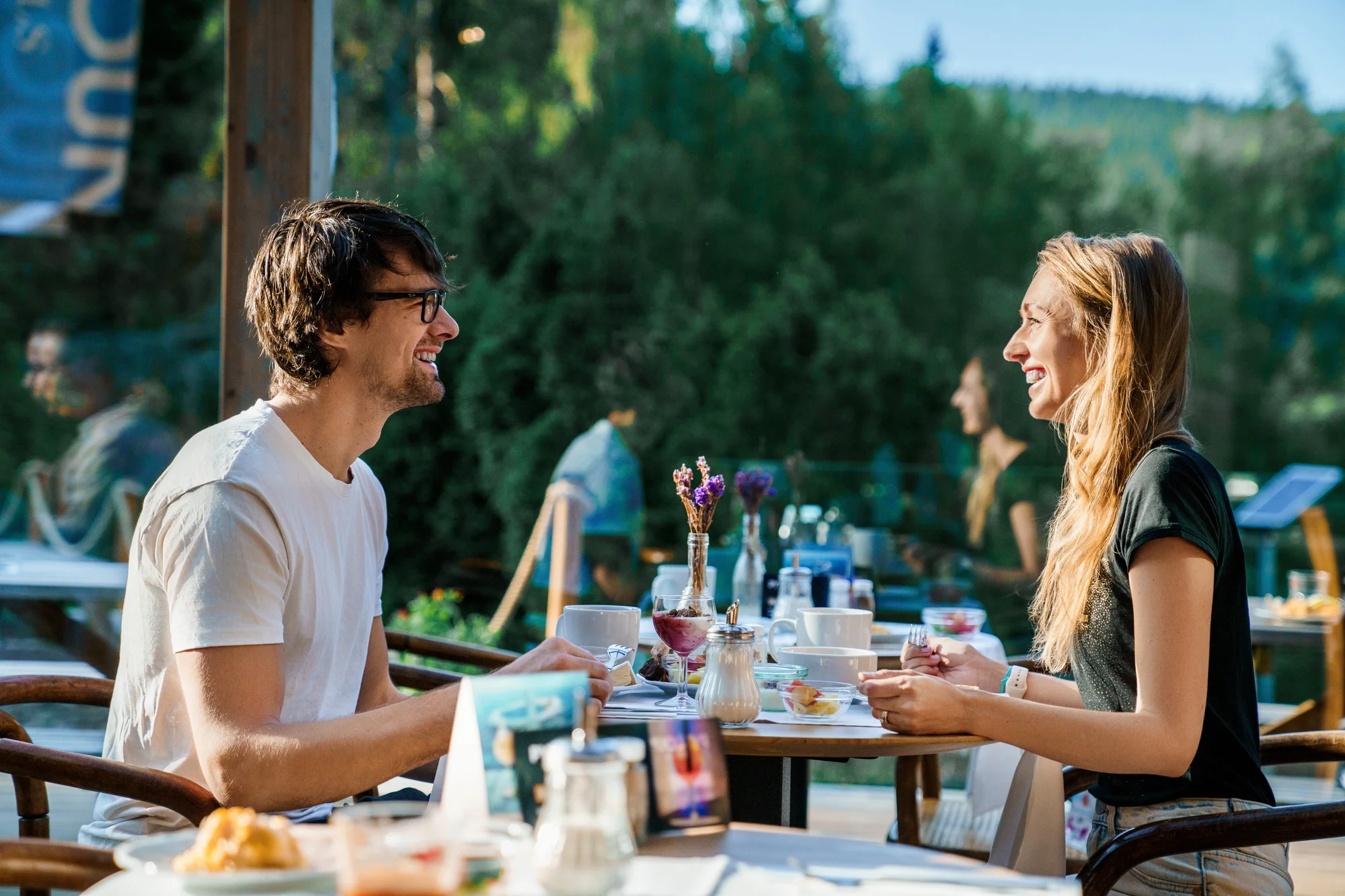 Čtyřchodové menu v luxusní restauraci v Harrachově: bruschetta, kulajda, telecí i tiramisu