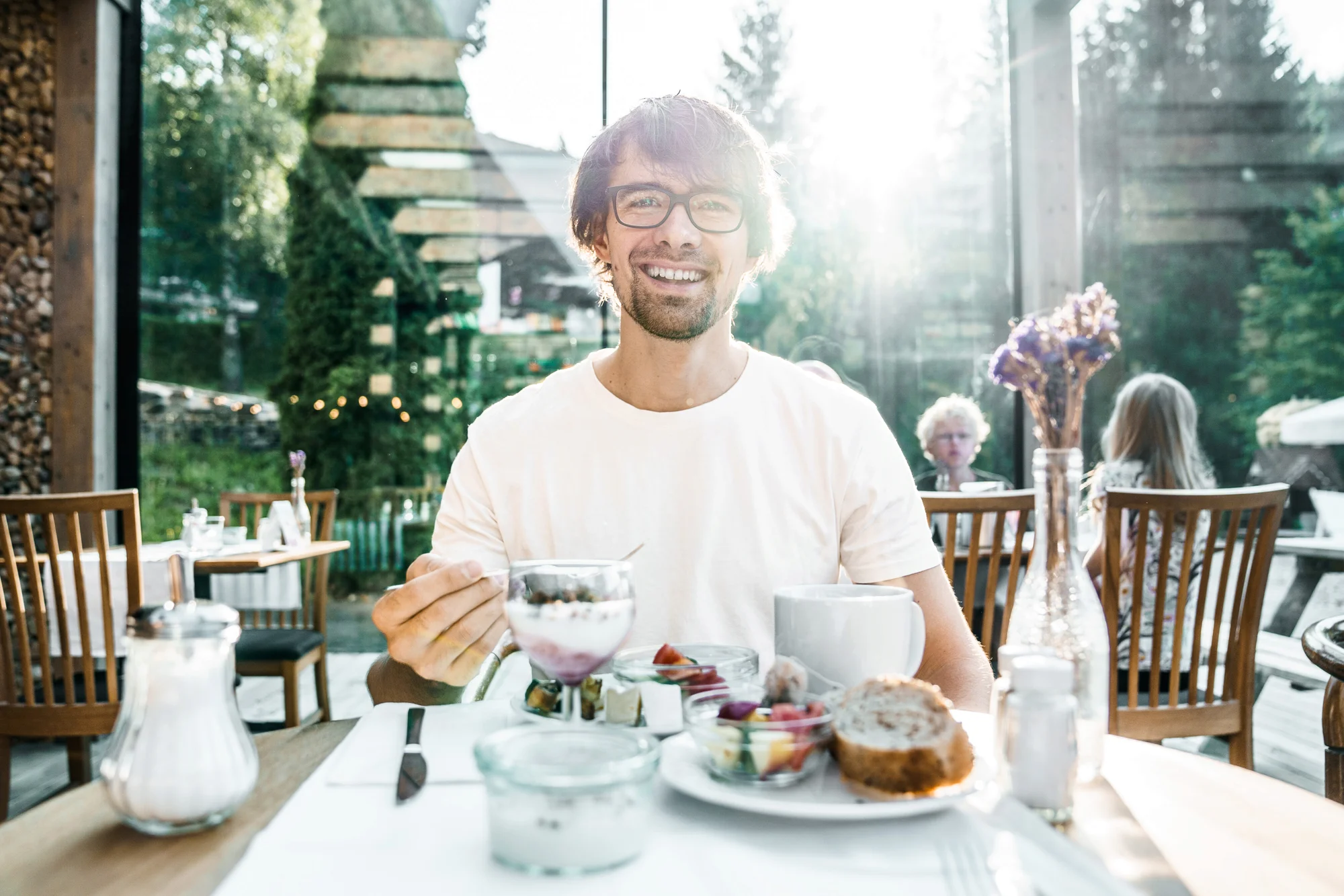 Čtyřchodové menu v luxusní restauraci v Harrachově: bruschetta, kulajda, telecí i tiramisu