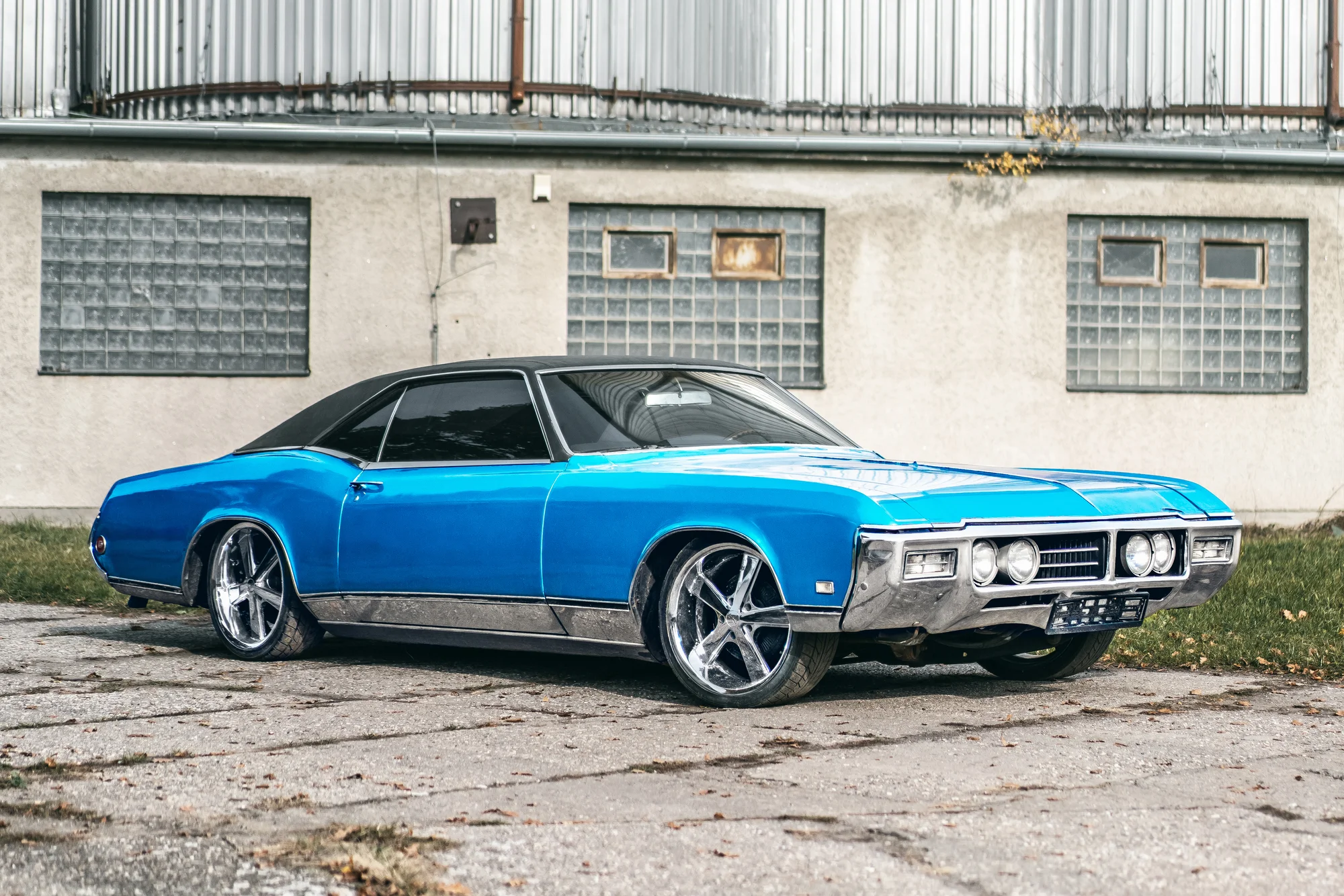 Jízda v legendárním veteránu: až 60 min. v Dodge Charger nebo Buick Riviéra