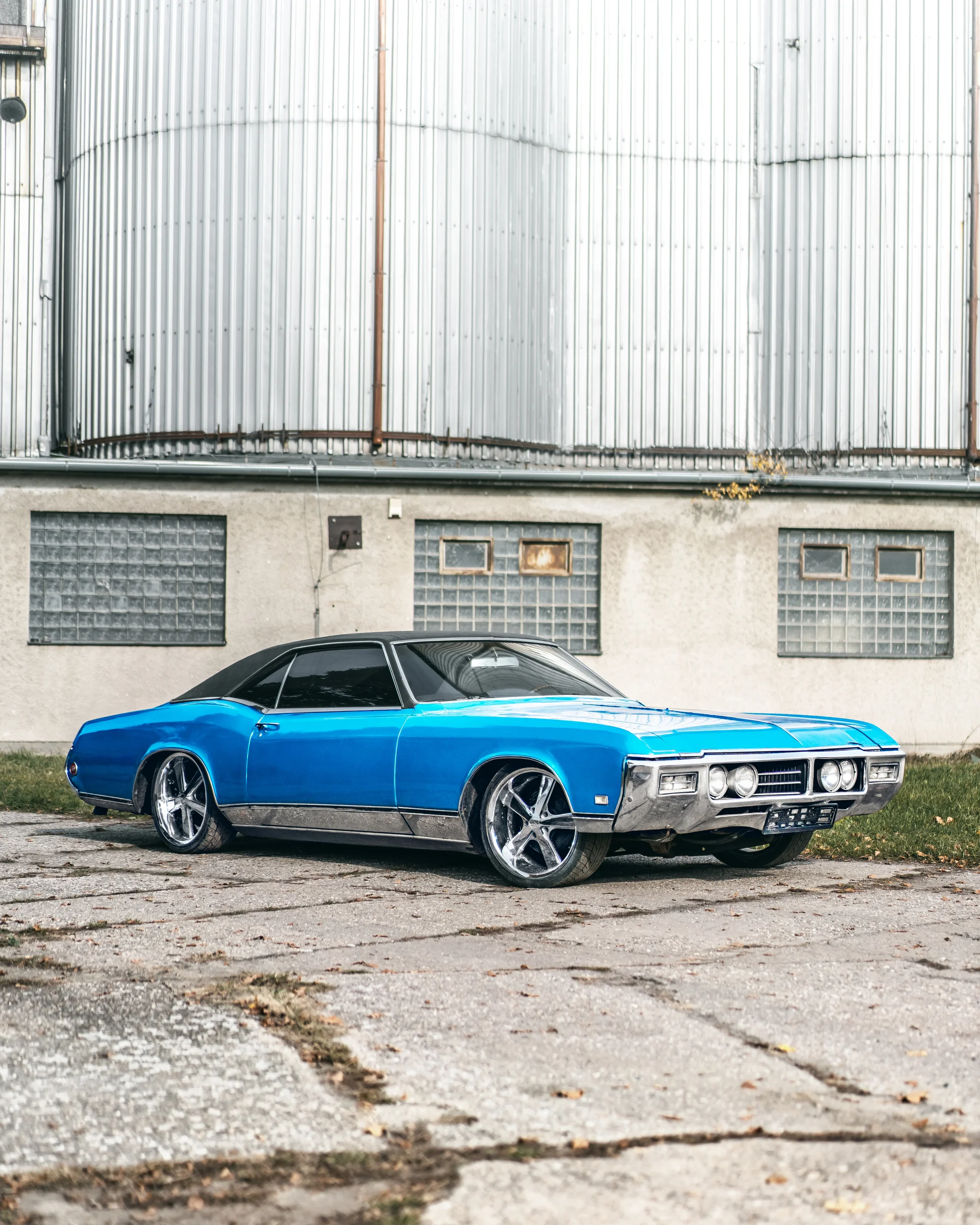 Jedinečná jízda v historickém klenotu: Veterán Buick Riviéra 1969 7.0, 400 koní