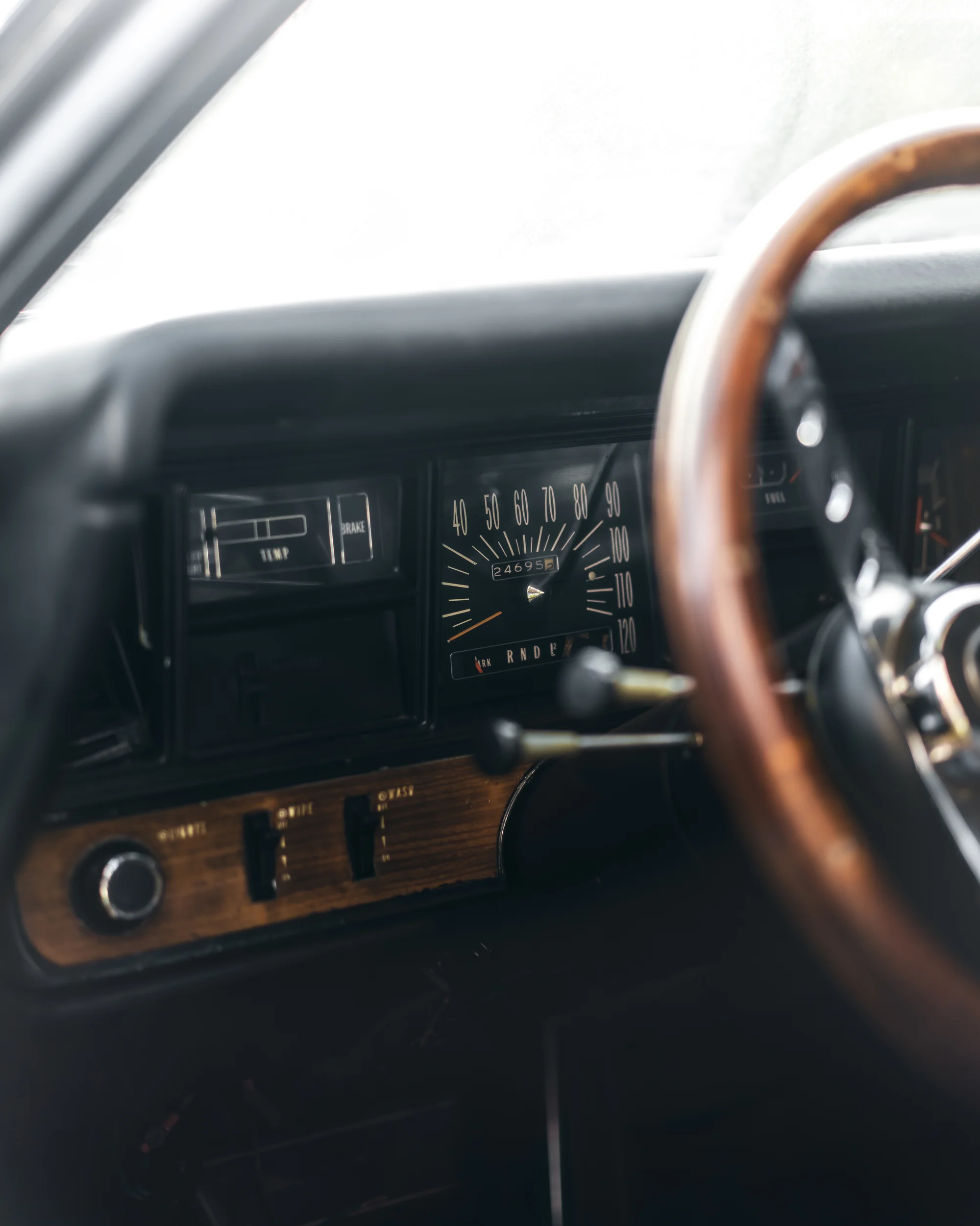 Jedinečná jízda v historickém klenotu: Veterán Buick Riviéra 1969 7.0, 400 koní