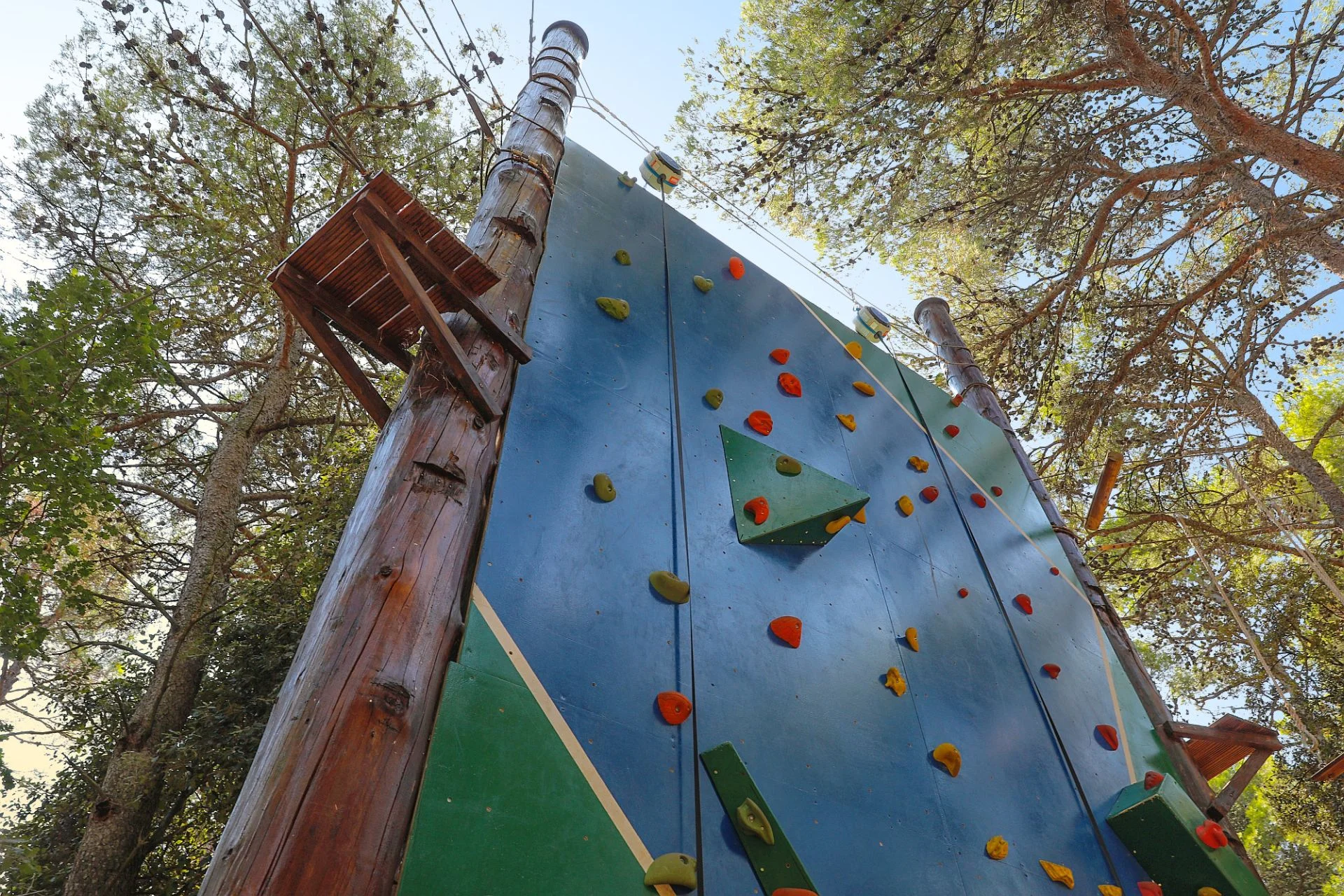 Dalmácie: rodinný resort v krásné zátoce, ubytování v mobilním domku, plná penze i spousta atrakcí