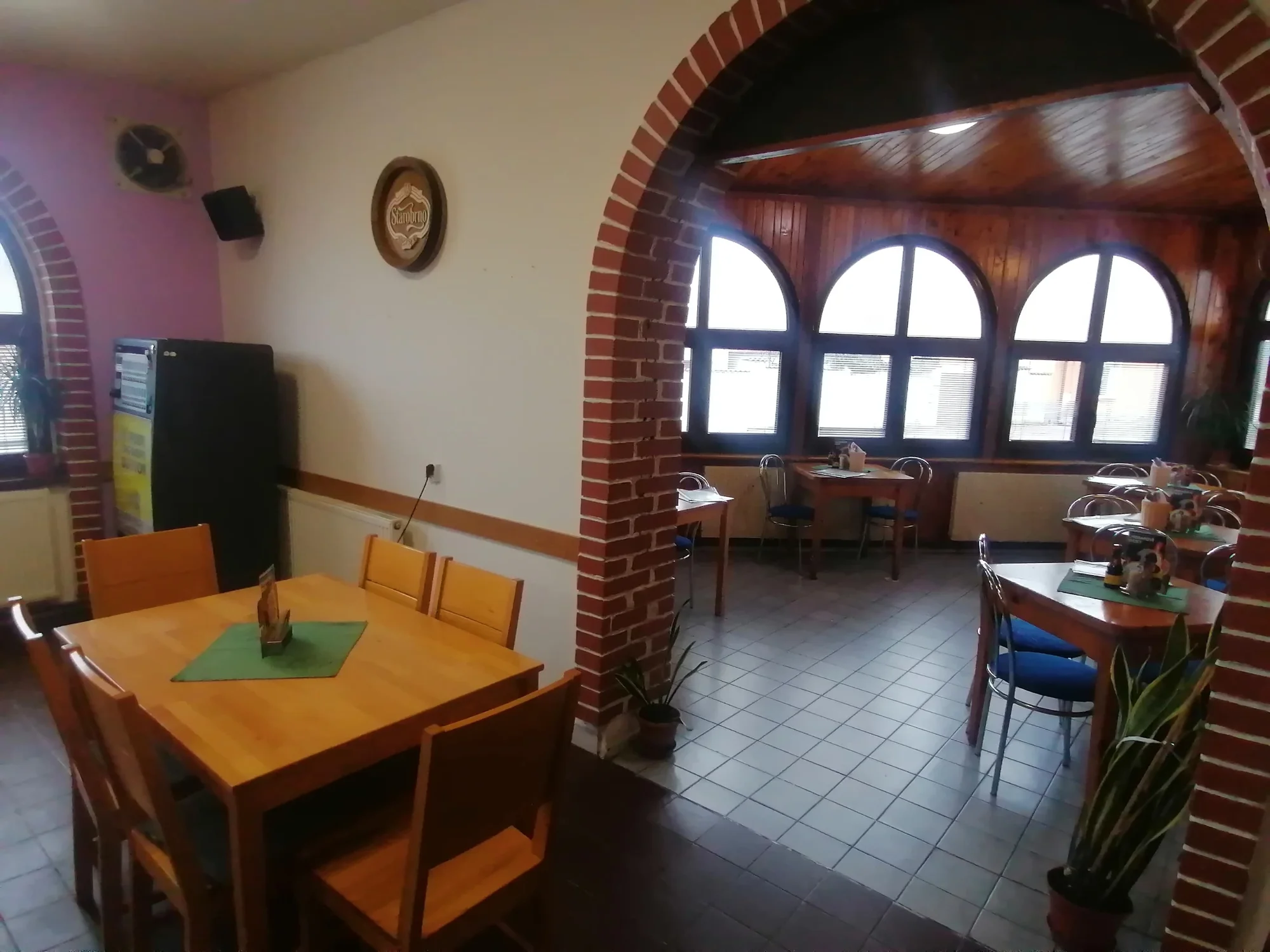 Dvouchodové menu pro dvě osoby: steak ze svíčkové, příloha i palačinka s džemem a ovocem