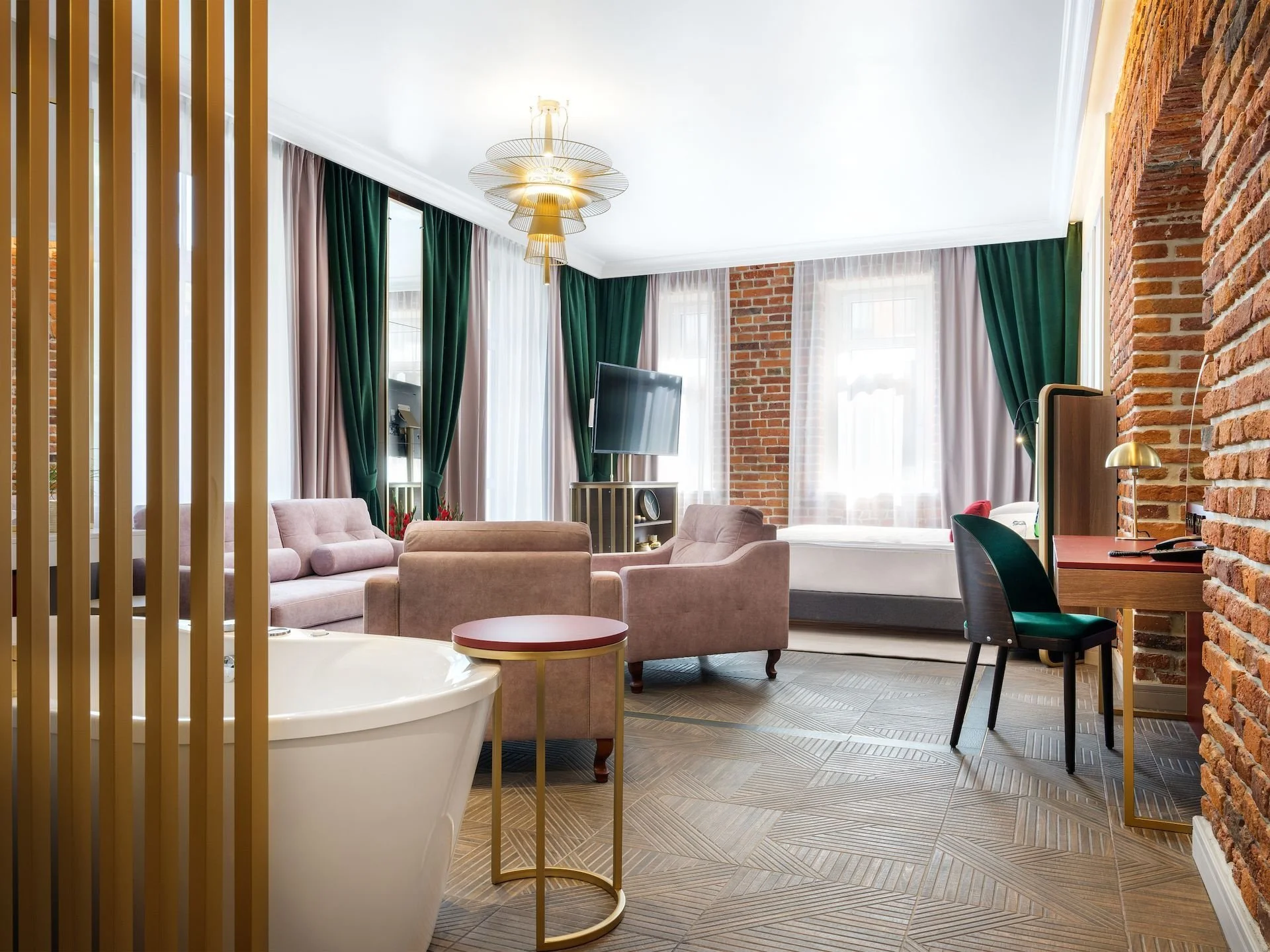 Královské ubytování v srdci Krakova: luxusní hotel se snídaní, vana v pokoji, výhled na hrad