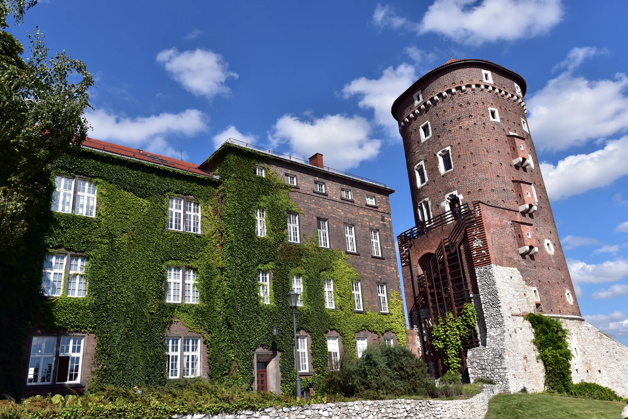 Královské ubytování v srdci Krakova: luxusní hotel se snídaní, vana v pokoji, výhled na hrad