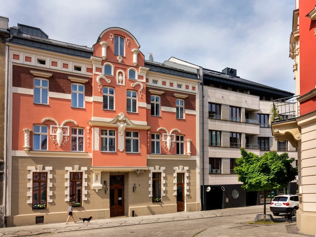 Královské ubytování v srdci Krakova: luxusní hotel se snídaní, vana v pokoji, výhled na hrad