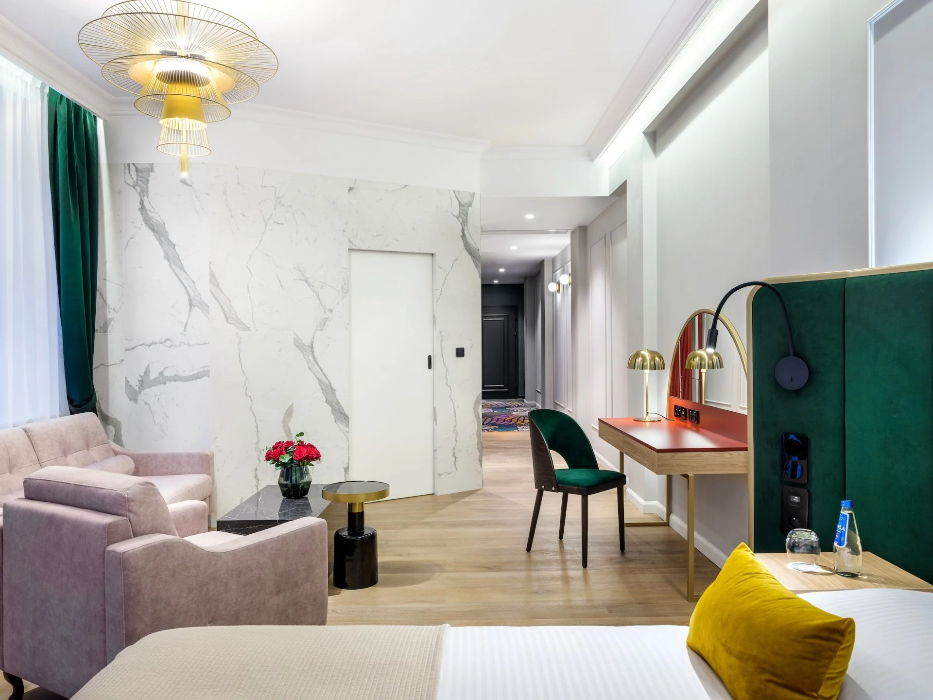 Královské ubytování v srdci Krakova: luxusní hotel se snídaní, vana v pokoji, výhled na hrad