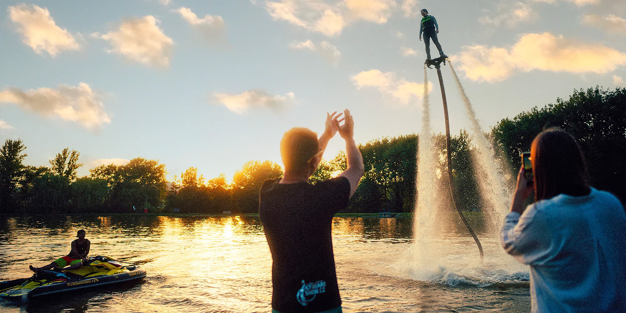 Adrenalin nad vodou: lekce na flyboardu s Petrem Civínem a FlyboardShow