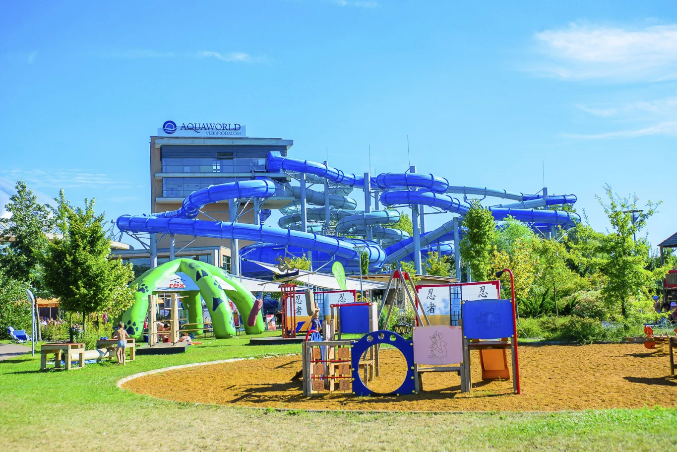 Relax v Budapešti: 4*S hotel, polopenze, obří aquapark a wellness neomezeně, 2 děti až do 13,9 let zdarma