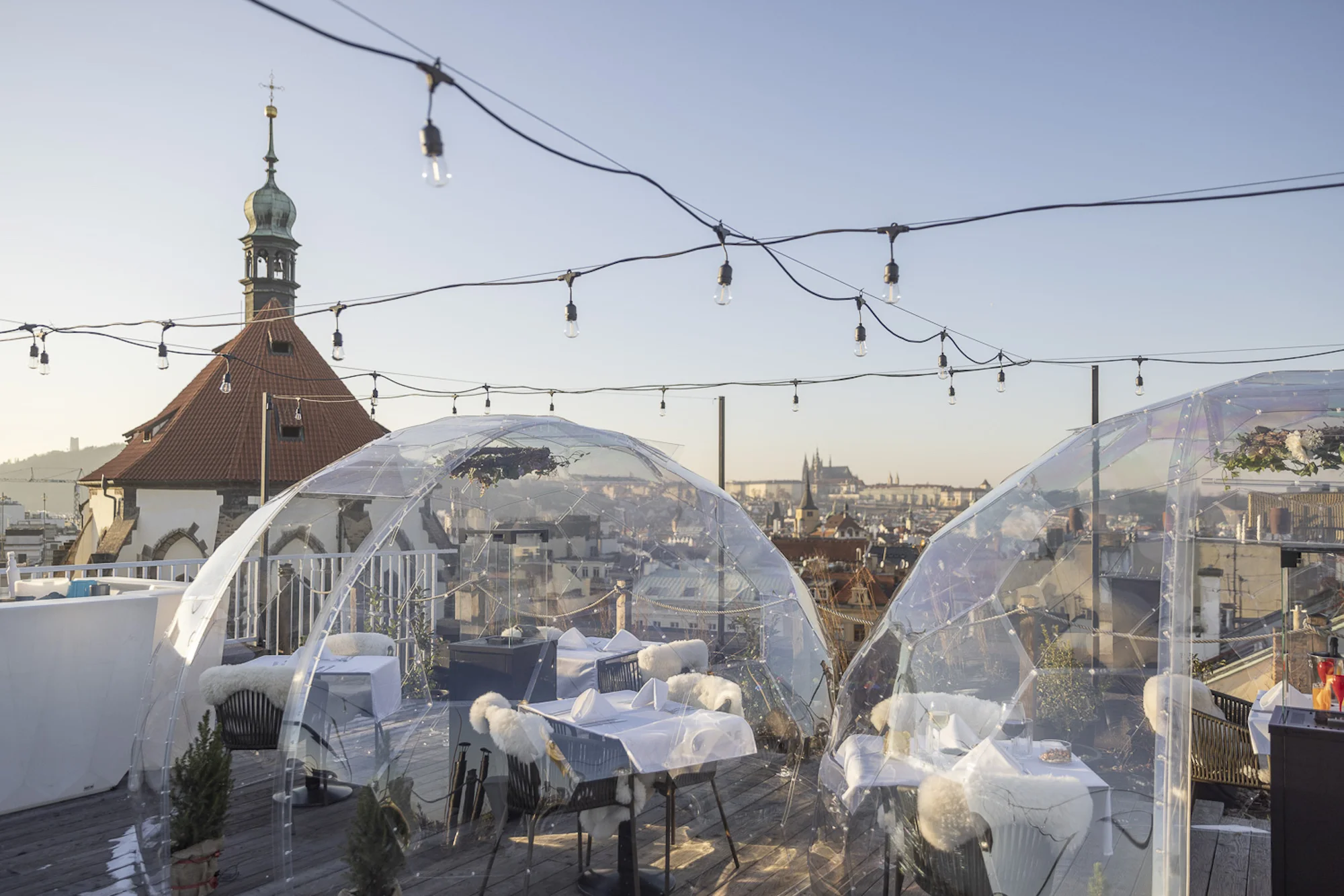 Snídaně či aperitivo ve sky baru na Václavském náměstí s úžasným výhledem na Prahu
