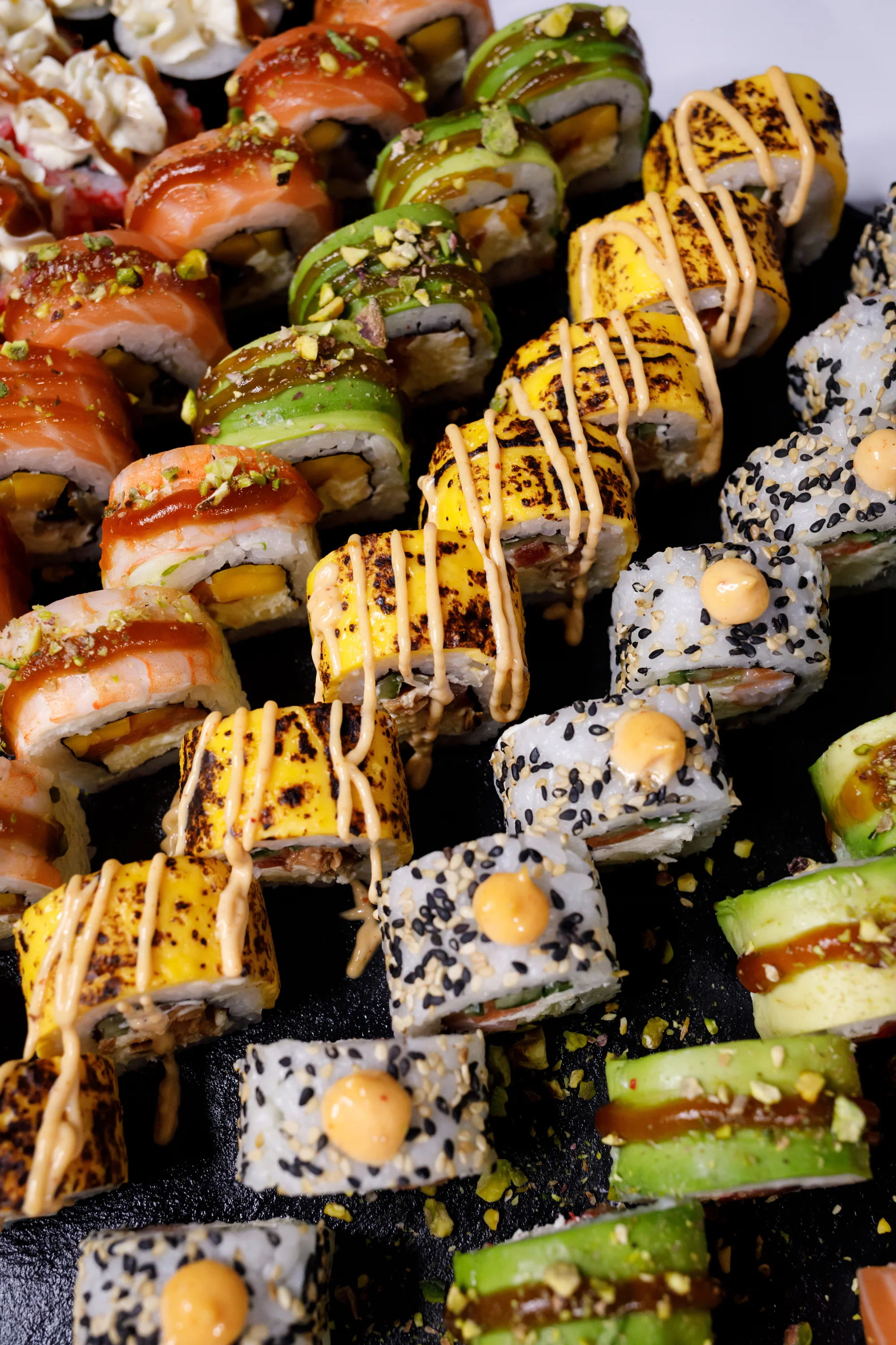 Originální a kreativní sushi sety s sebou: 36 nebo 40 kusů, možnost rozvozu
