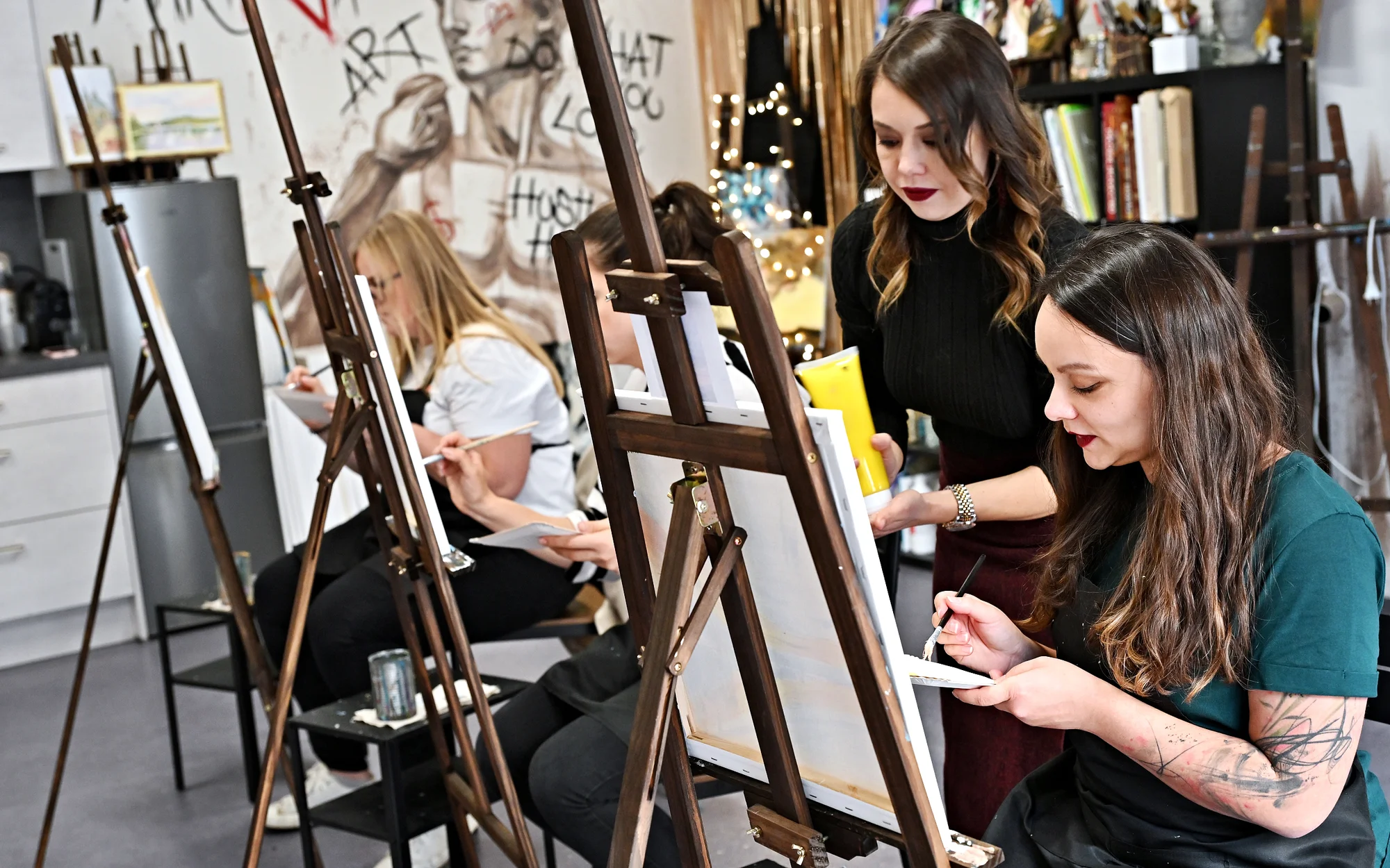 Tříhodinový workshop malování akrylem s možností použití plátkového zlata i stříbra vč. pomůcek