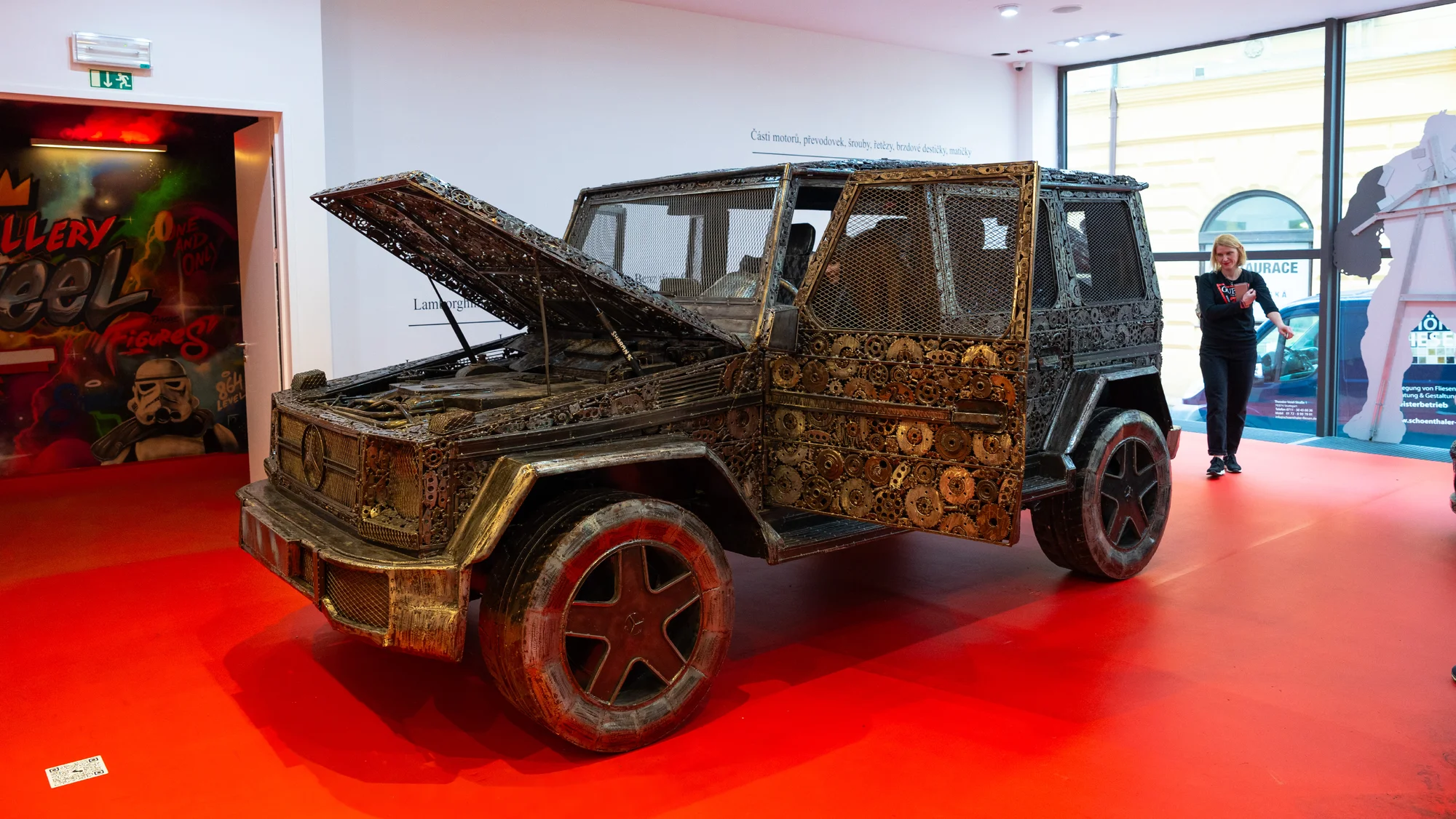 Steel Art Museum na Starém Městě: úžasný svět sci-fi, pohádek, komiksů i luxusních aut