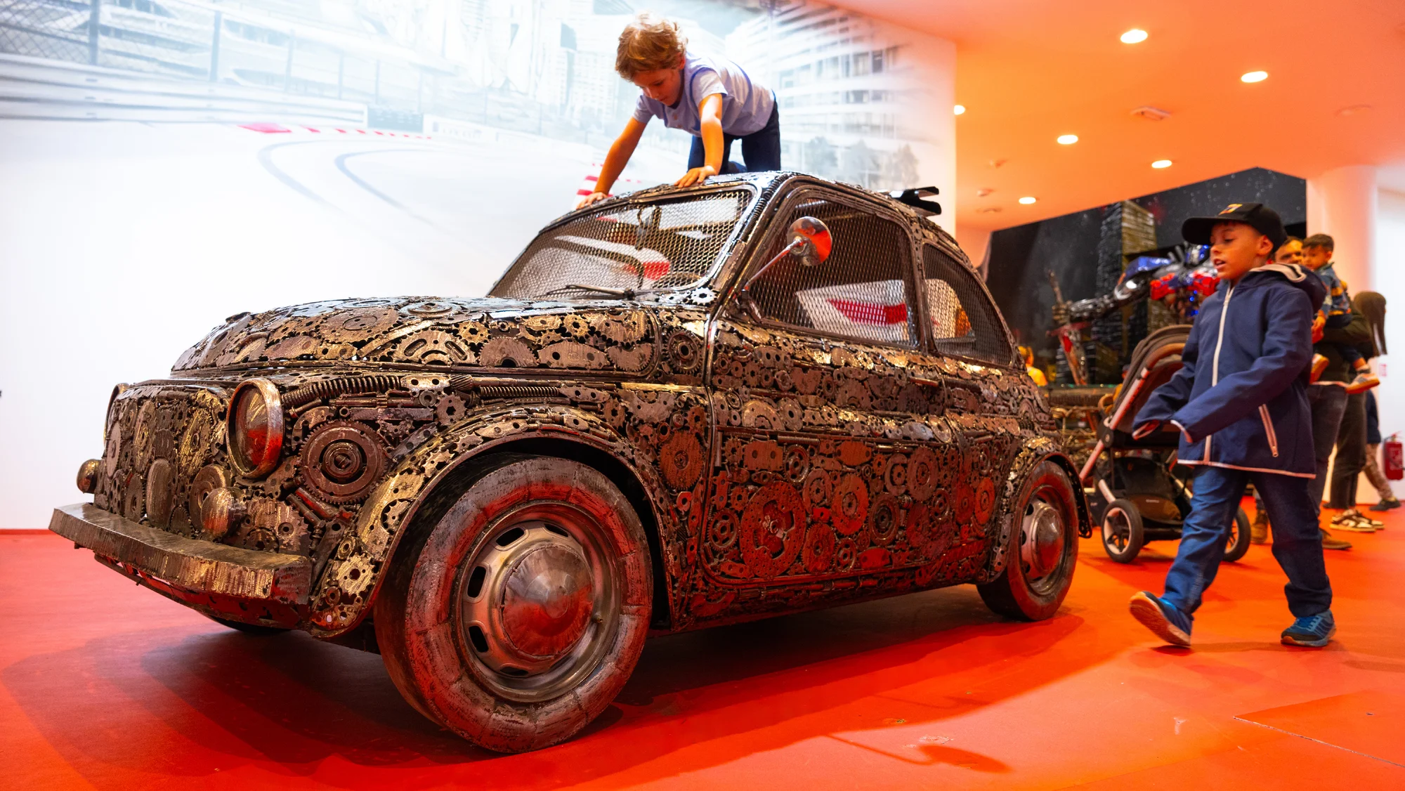 Steel Art Museum na Starém Městě: úžasný svět sci-fi, pohádek, komiksů i luxusních aut
