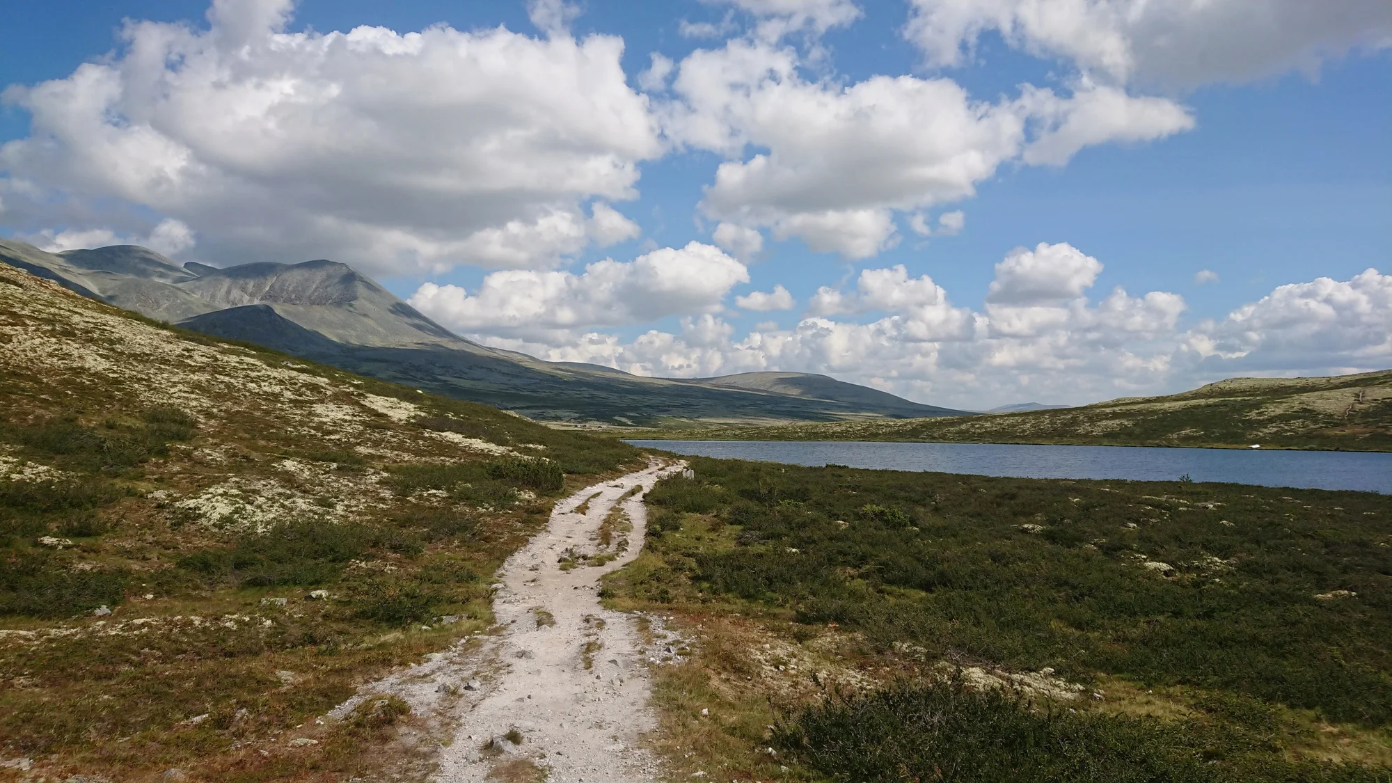 Do Norska za přírodou a papuchalky: kempování ve vlastním stanu nebo chatce, doprava busem