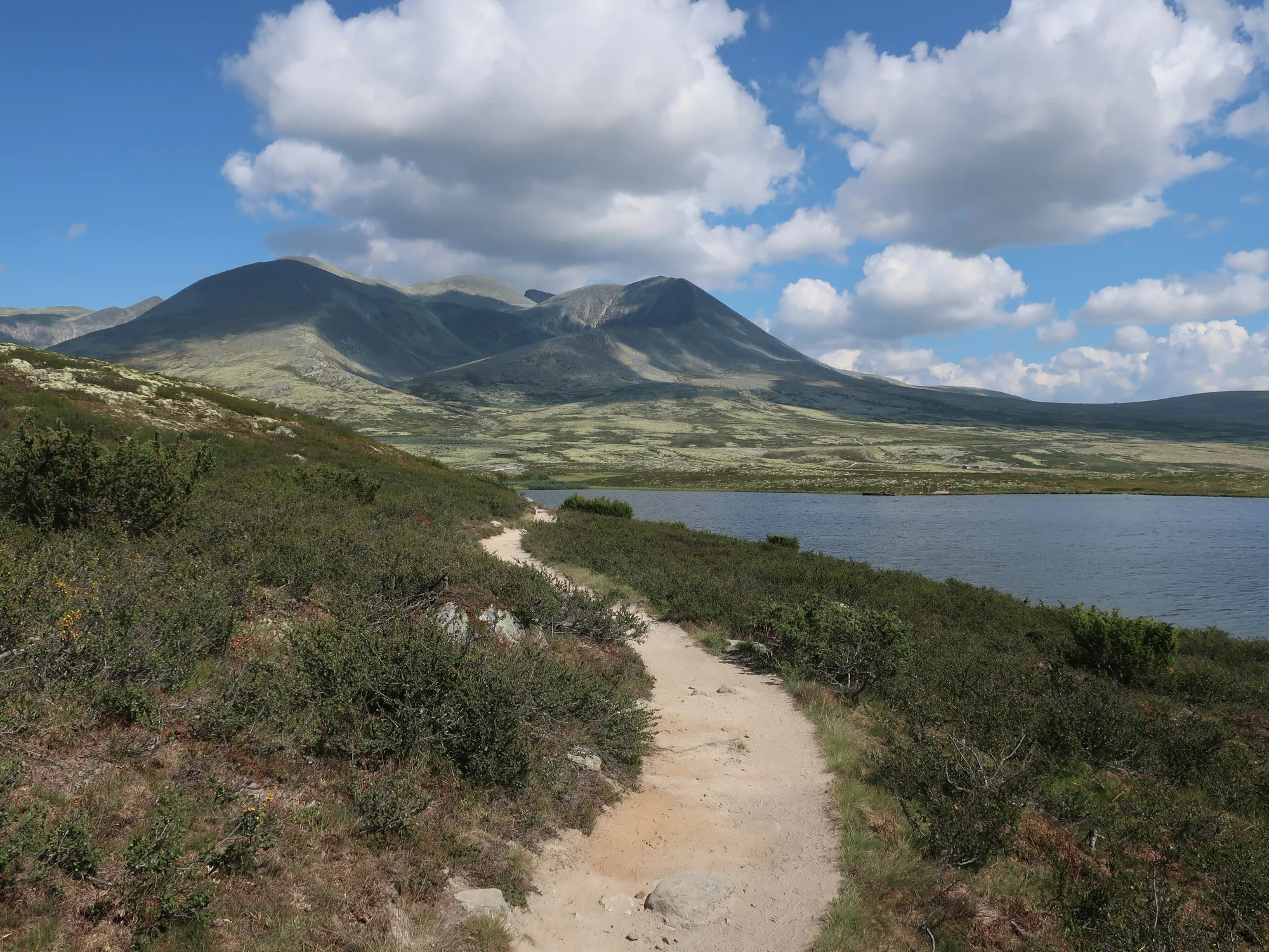 Do Norska za přírodou a papuchalky: kempování ve vlastním stanu nebo chatce, doprava busem