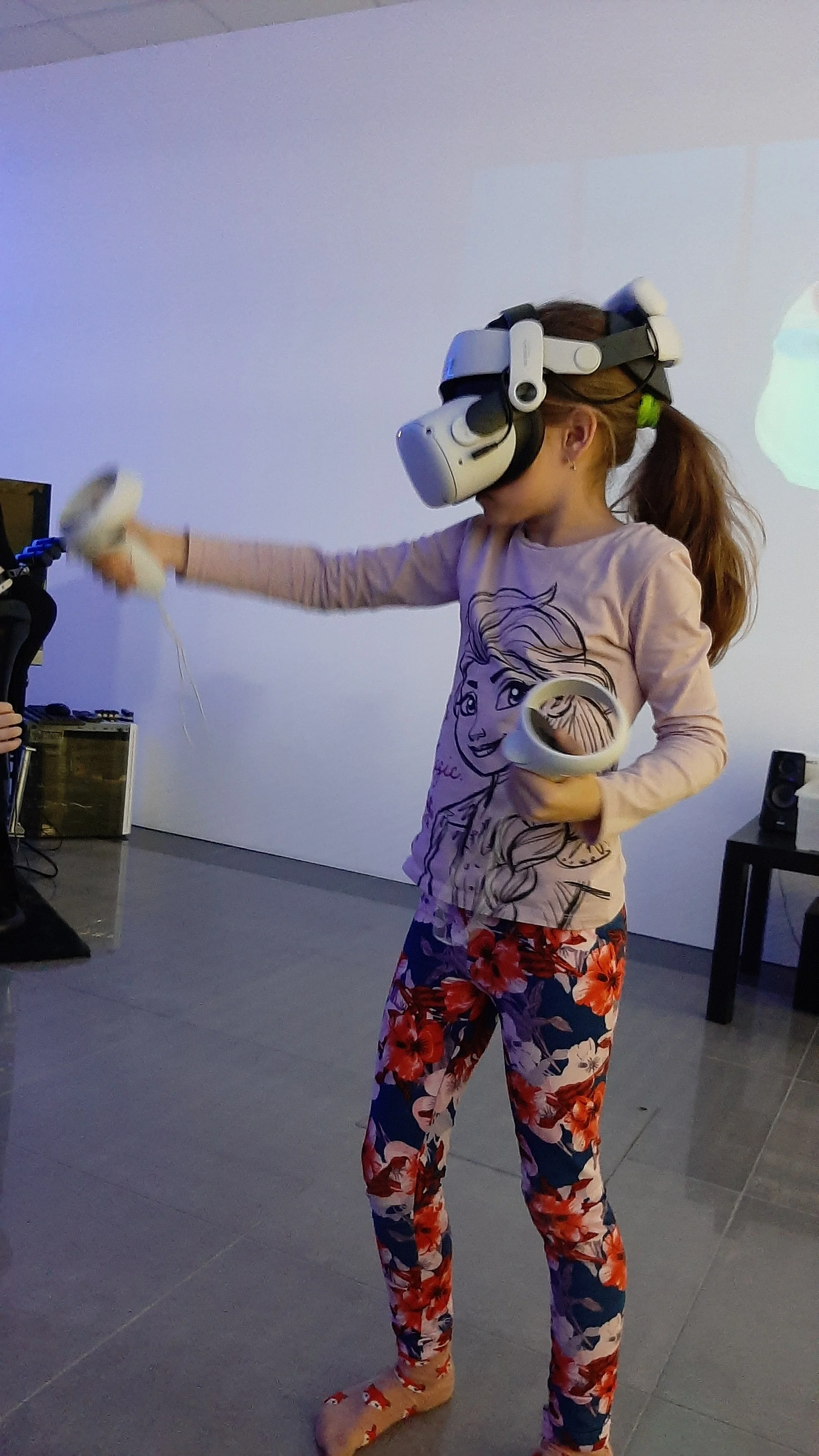 Závodní simulátory a VR realita: vstupy pro 1 i 2 osoby, rodinný vstup i VIP pronájem