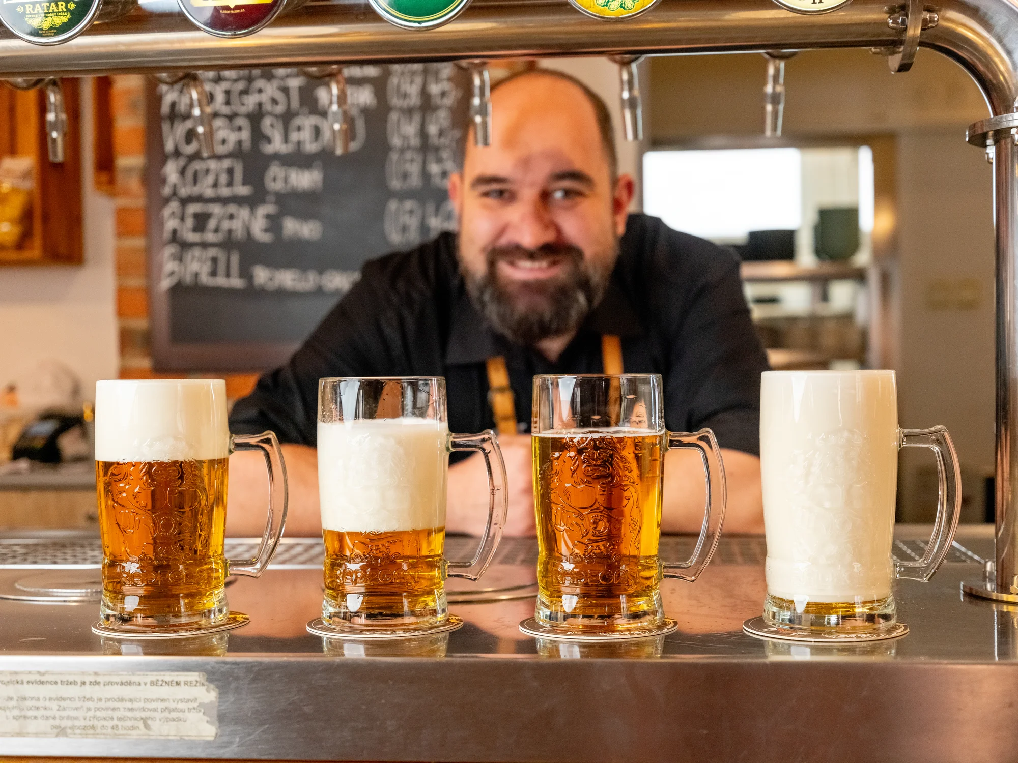 Škola čepování piva Radegast 12°: zážitek o délce 2 hod. pro 1–5 osob
