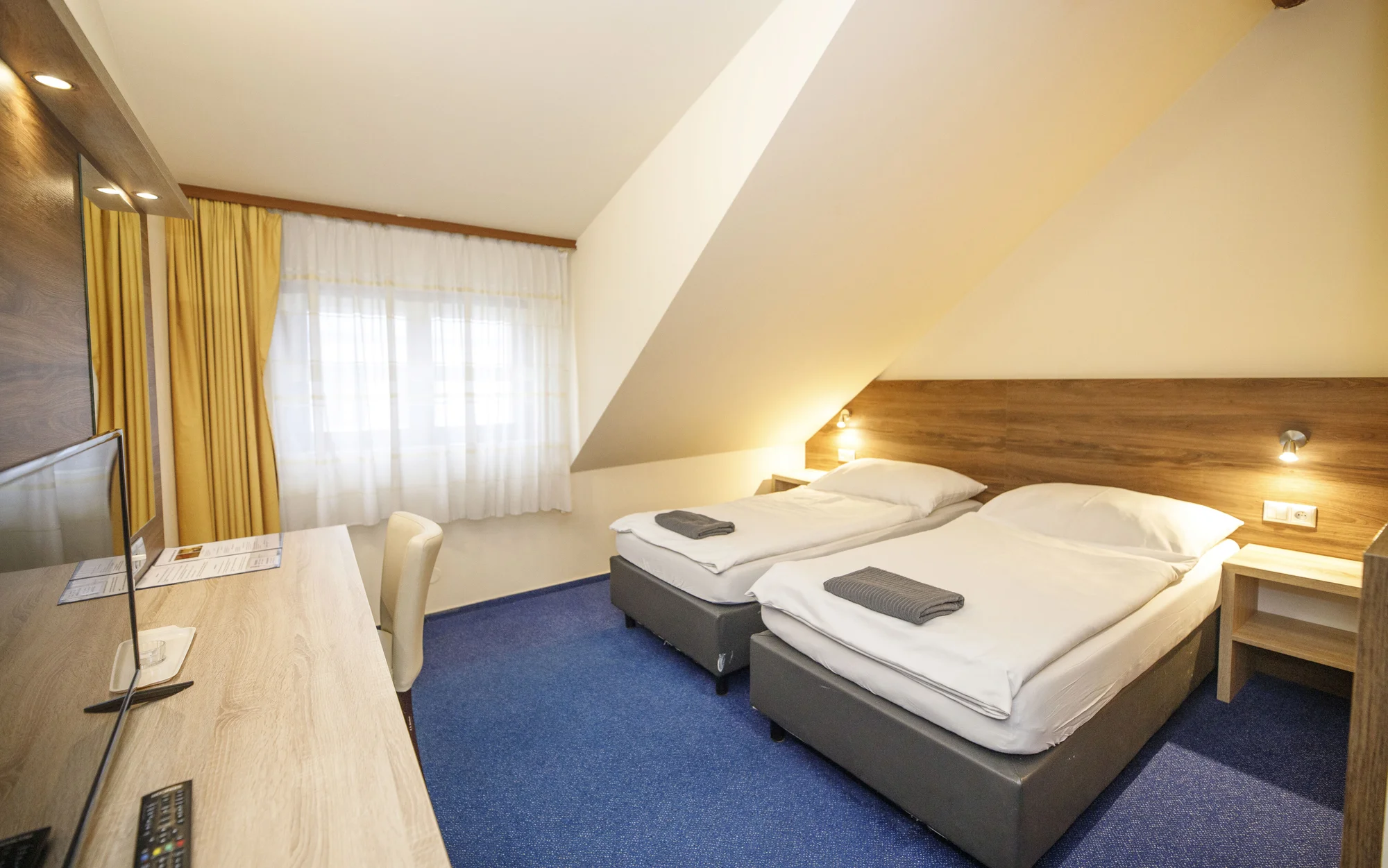 Romantika v Kolíně: pobyt se snídaní, soukromým wellness a sektem