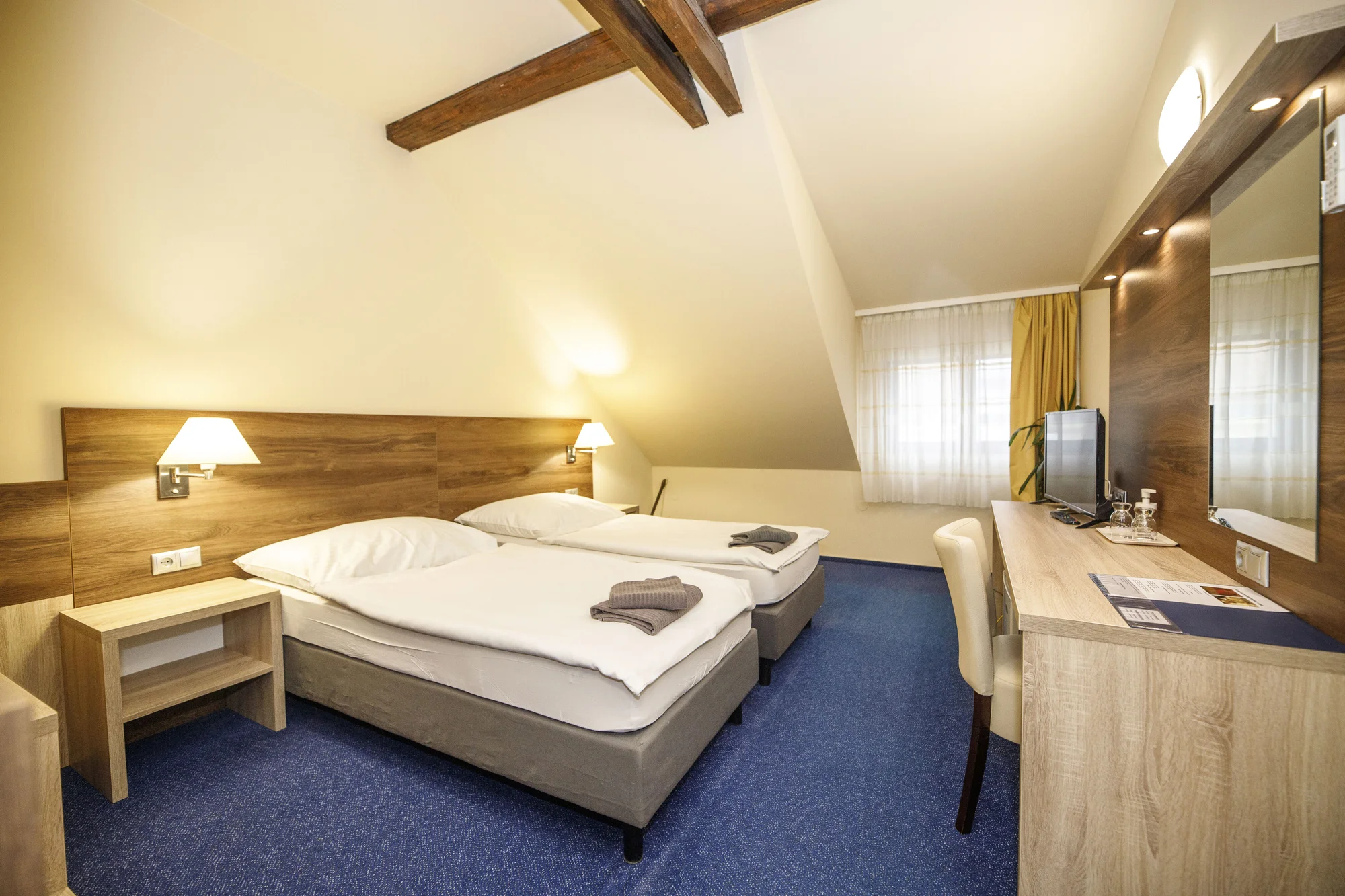 Romantika v Kolíně: pobyt se snídaní, soukromým wellness a sektem