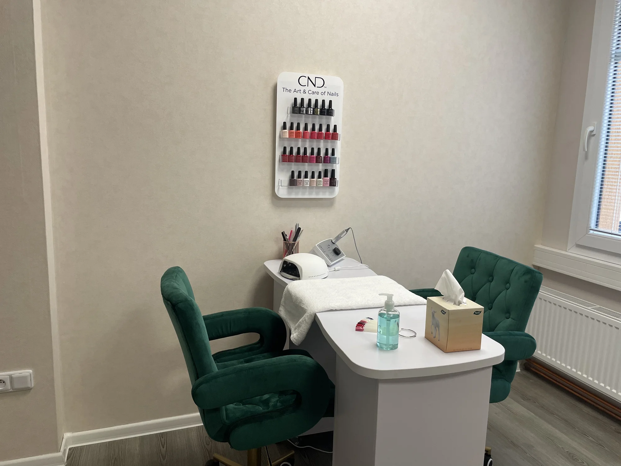 Krásné ruce: manikúra s parafínovým zábalem i aplikace CND shellacu nebo CND plexigelu