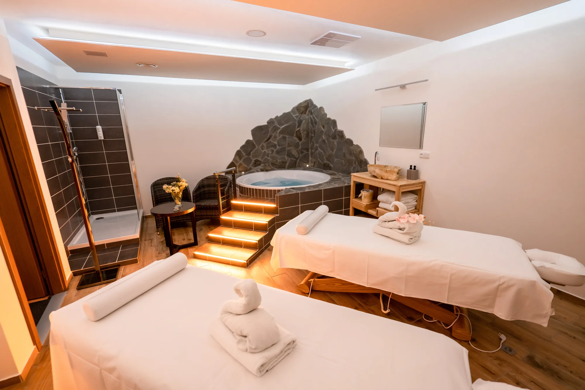 Wellness hotel na Lipně: snídaně a neomezeně obří aquapark a saunový svět