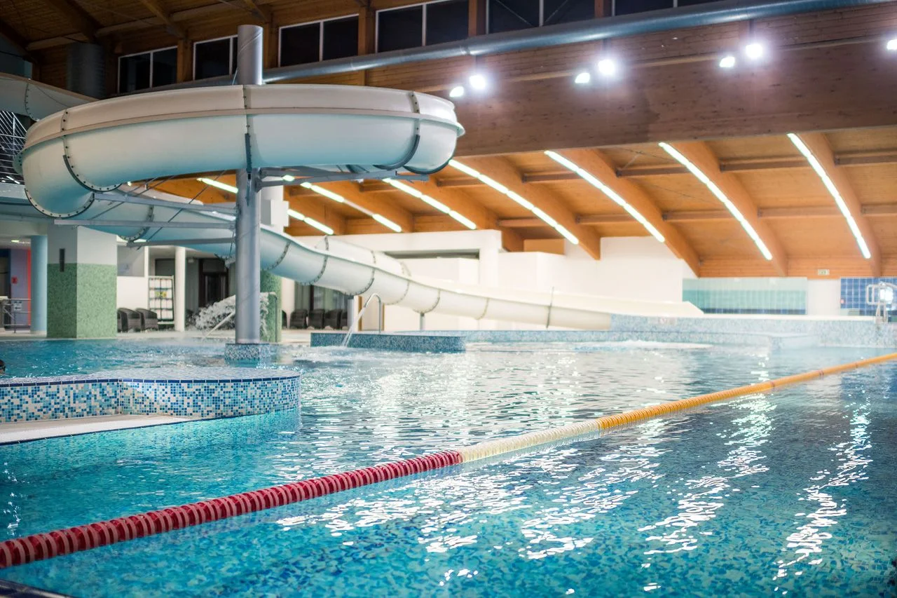 Wellness hotel na Lipně: snídaně a neomezeně obří aquapark a saunový svět