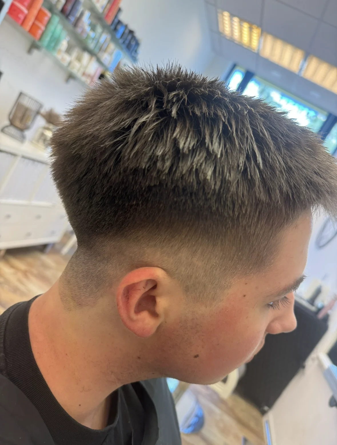 Profesionální pánský střih se závěrečným stylingem