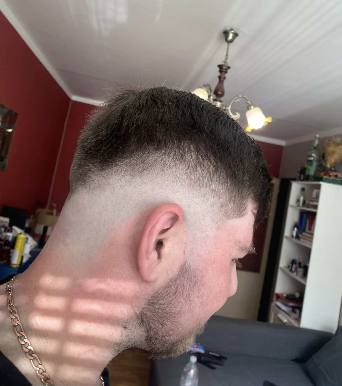 Profesionální pánský střih se závěrečným stylingem