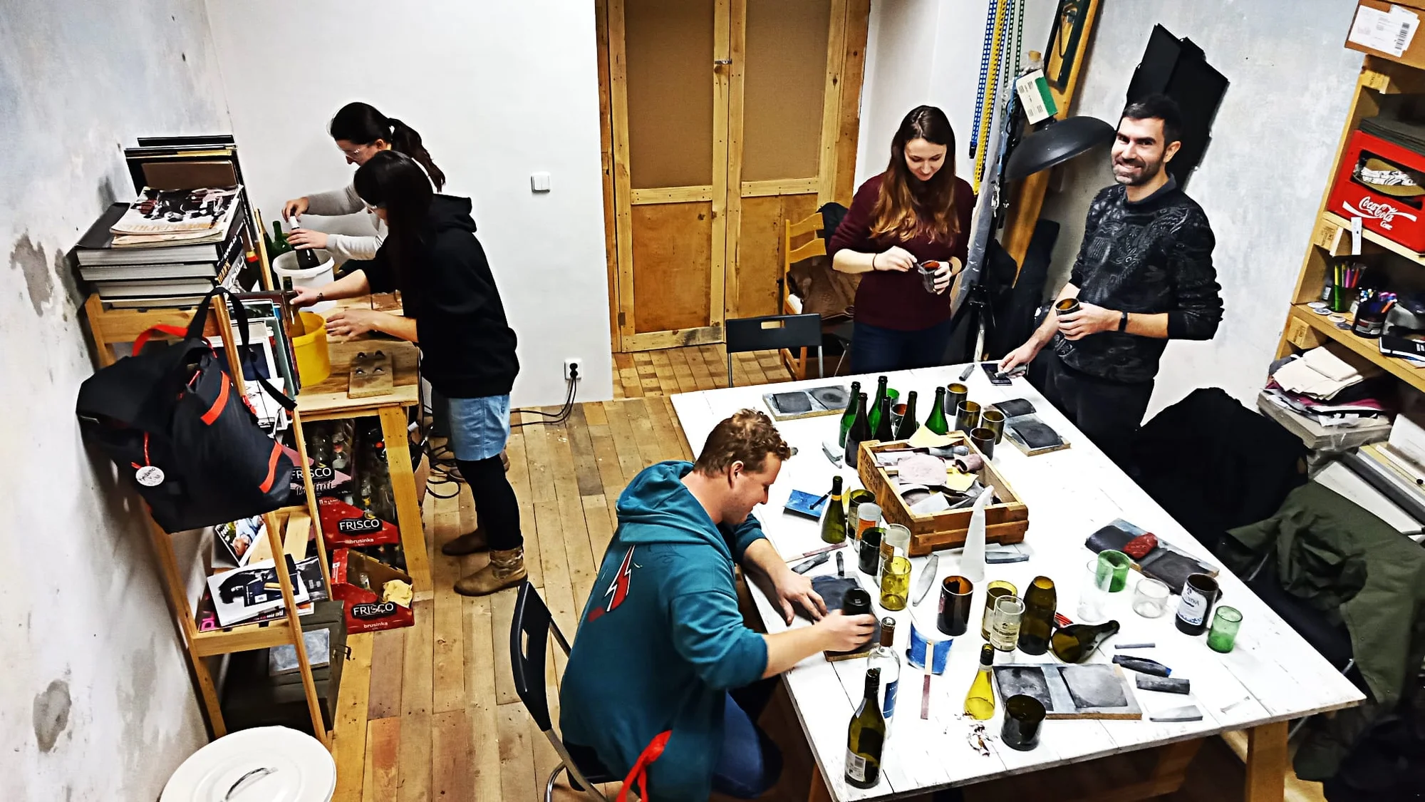 Workshop pukání a broušení skla: vytvořte si vlastní designové skleničky a vázy