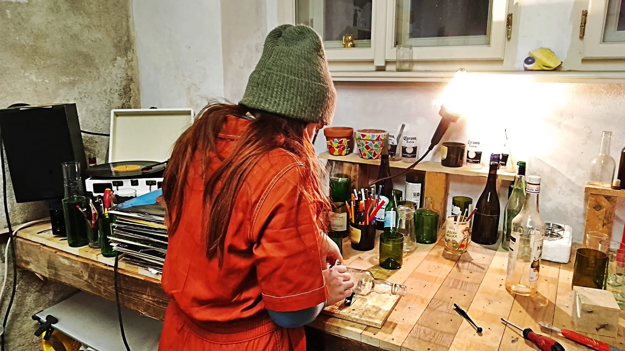 Workshop pukání a broušení skla: vytvořte si vlastní designové skleničky a vázy