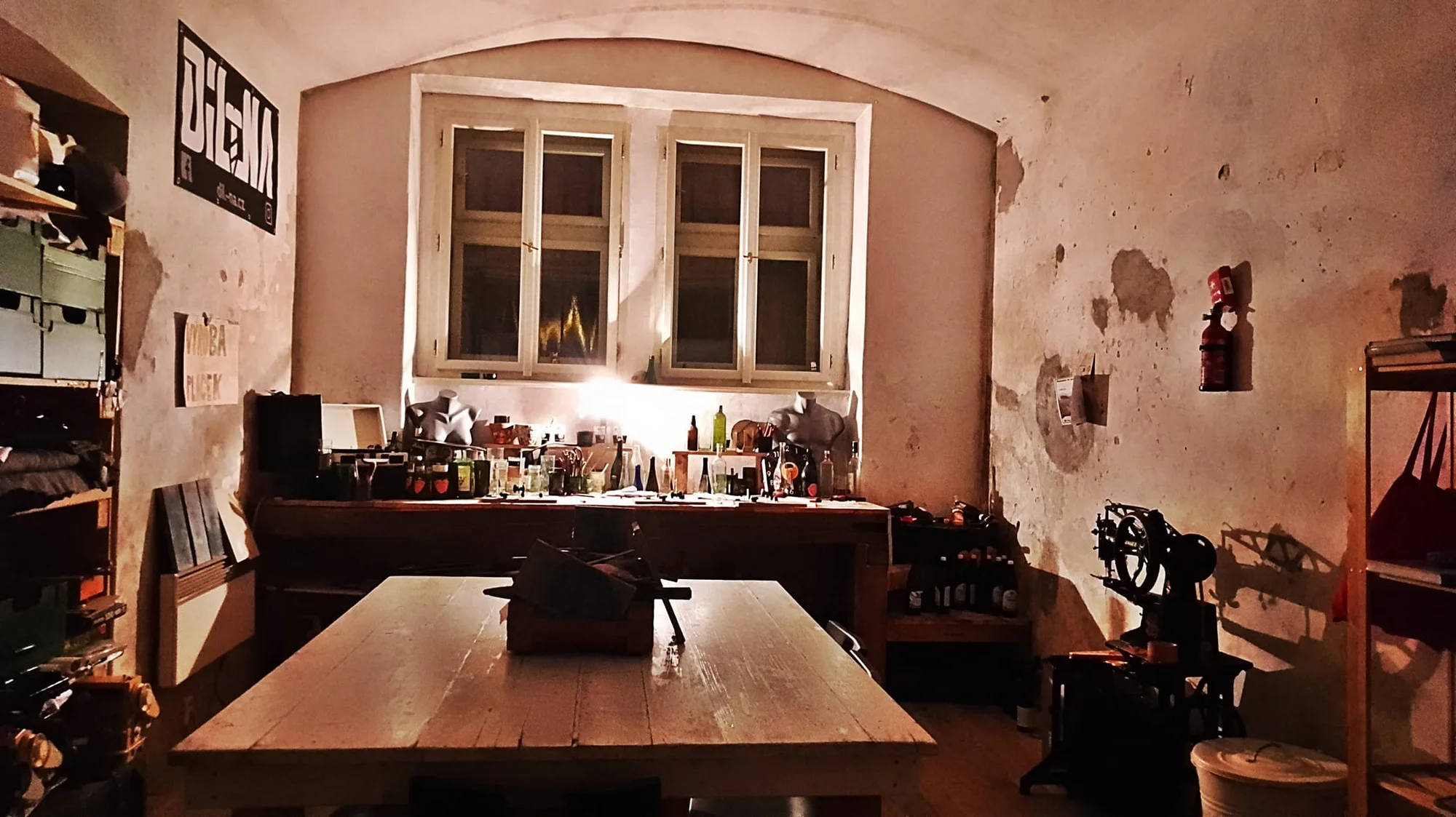 Workshop pukání a broušení skla: vytvořte si vlastní designové skleničky a vázy
