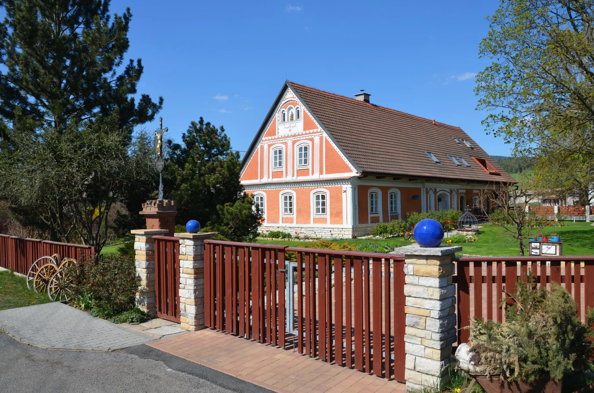 Pobyt na chalupě v Podkrkonoší: vybavené studio či apartmán, sauna a jacuzzi