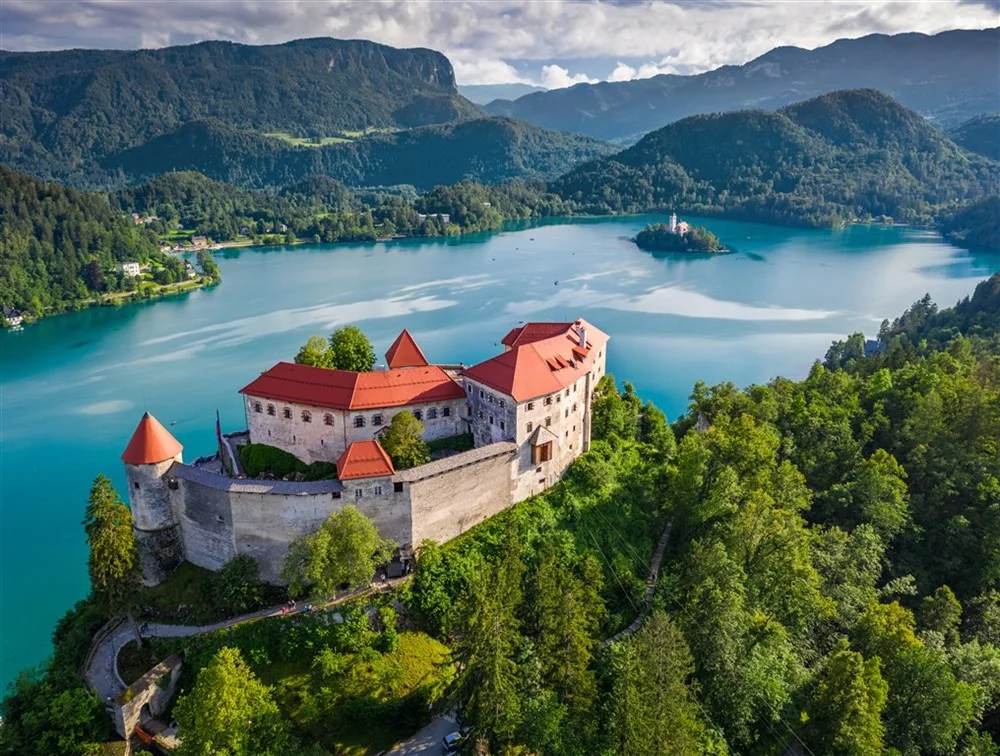 Poznávací výlet do Slovinska: jezero Bled, hrad i soutěska Vintgar