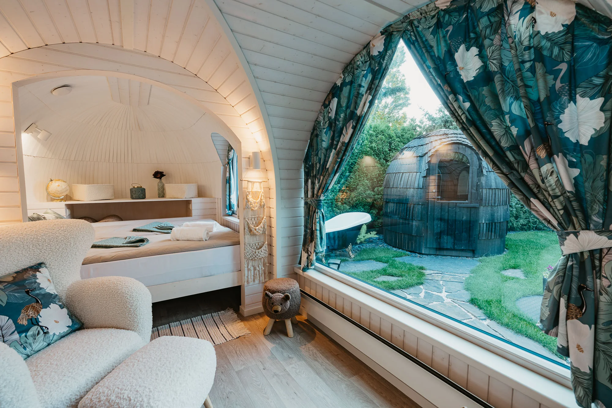 Designové iglú u Plumlovské přehrady s privátní vířivkou a saunou