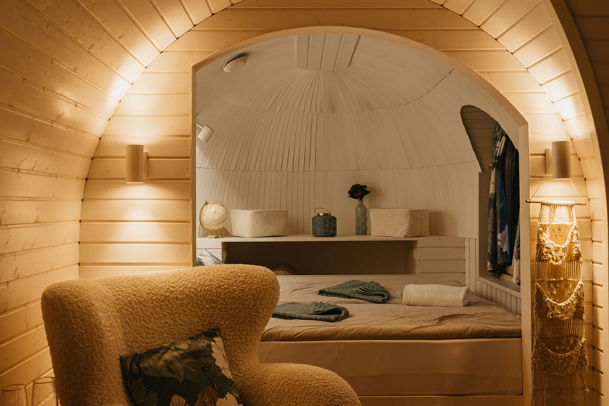 Designové iglú u Plumlovské přehrady s privátní vířivkou a saunou