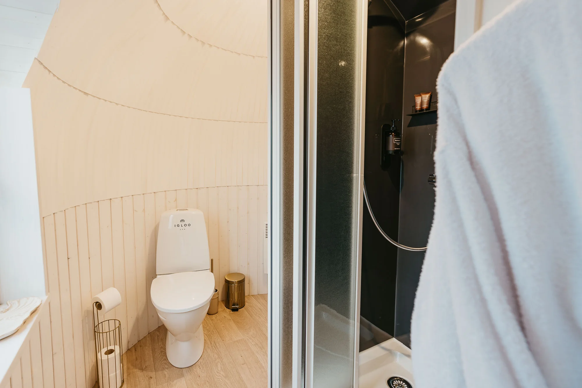 Designové iglú u Plumlovské přehrady s privátní vířivkou a saunou