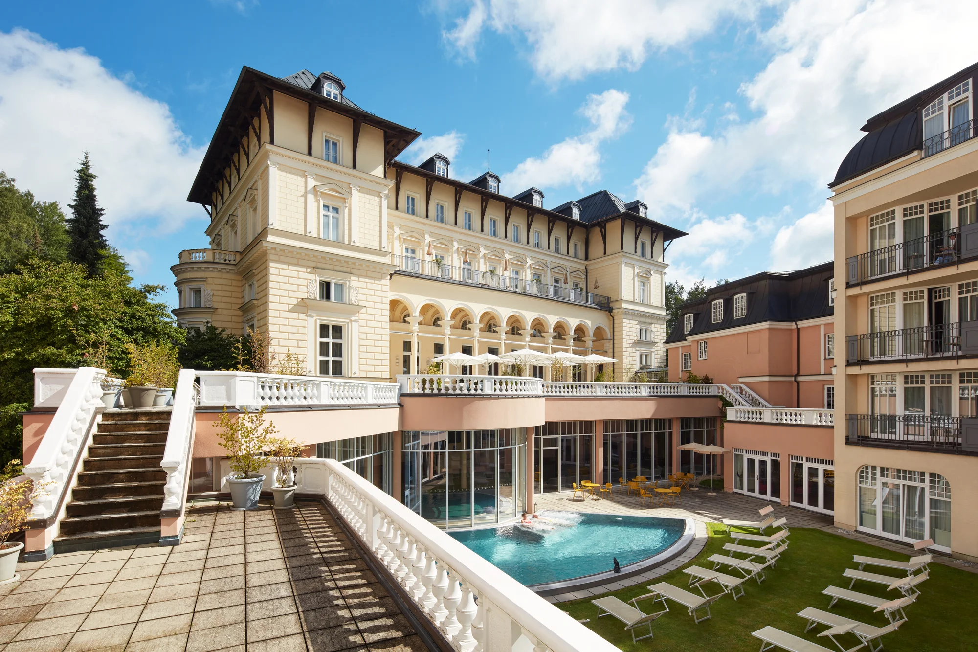 Luxusní 5* hotel v Mariánkách: snídaně či polopenze, neomezeně sauny a bazény i koupel