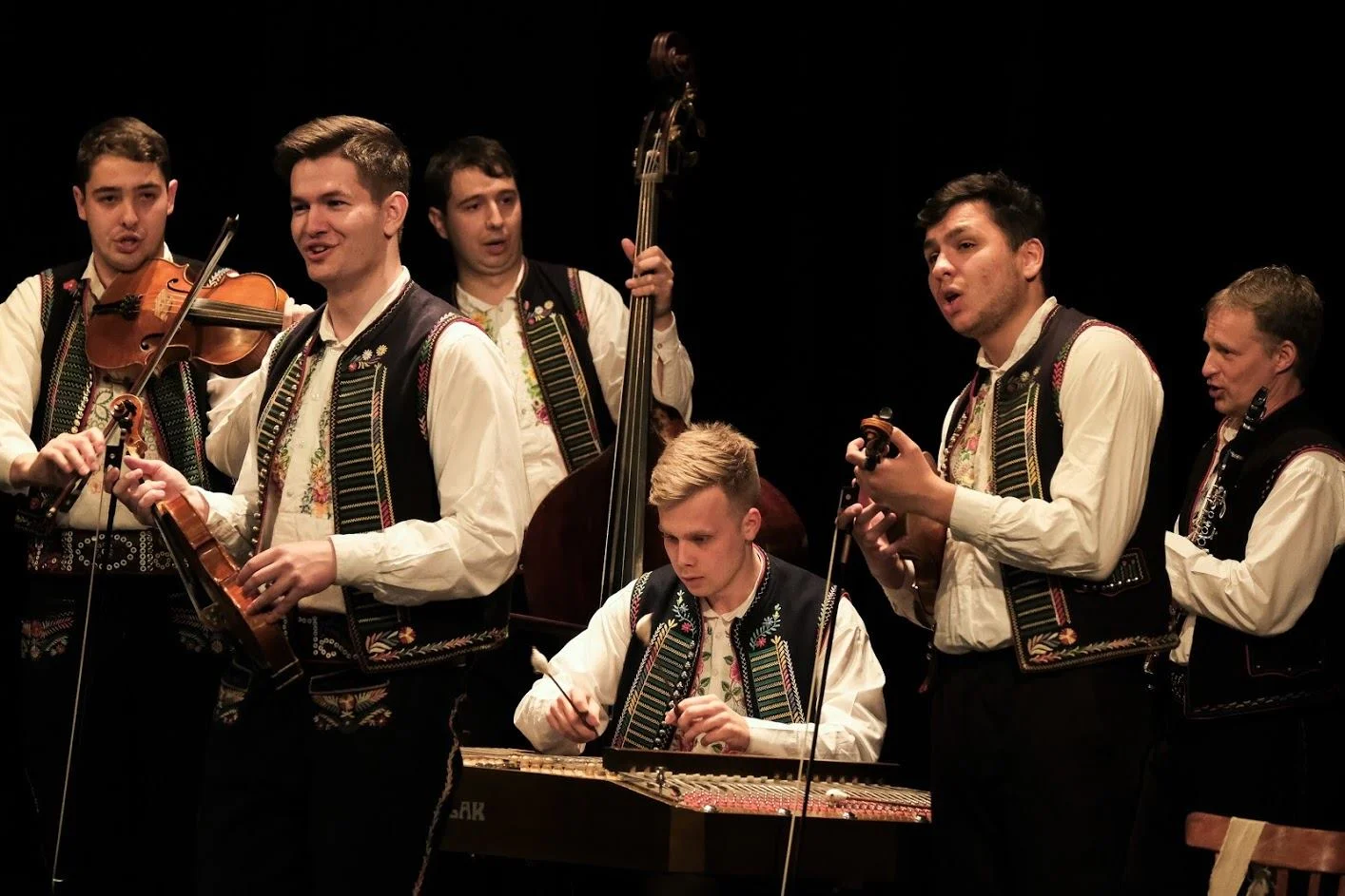 Slovácko sa nesúdí + cimbálová muzika Lašár (OPEN AIR)
