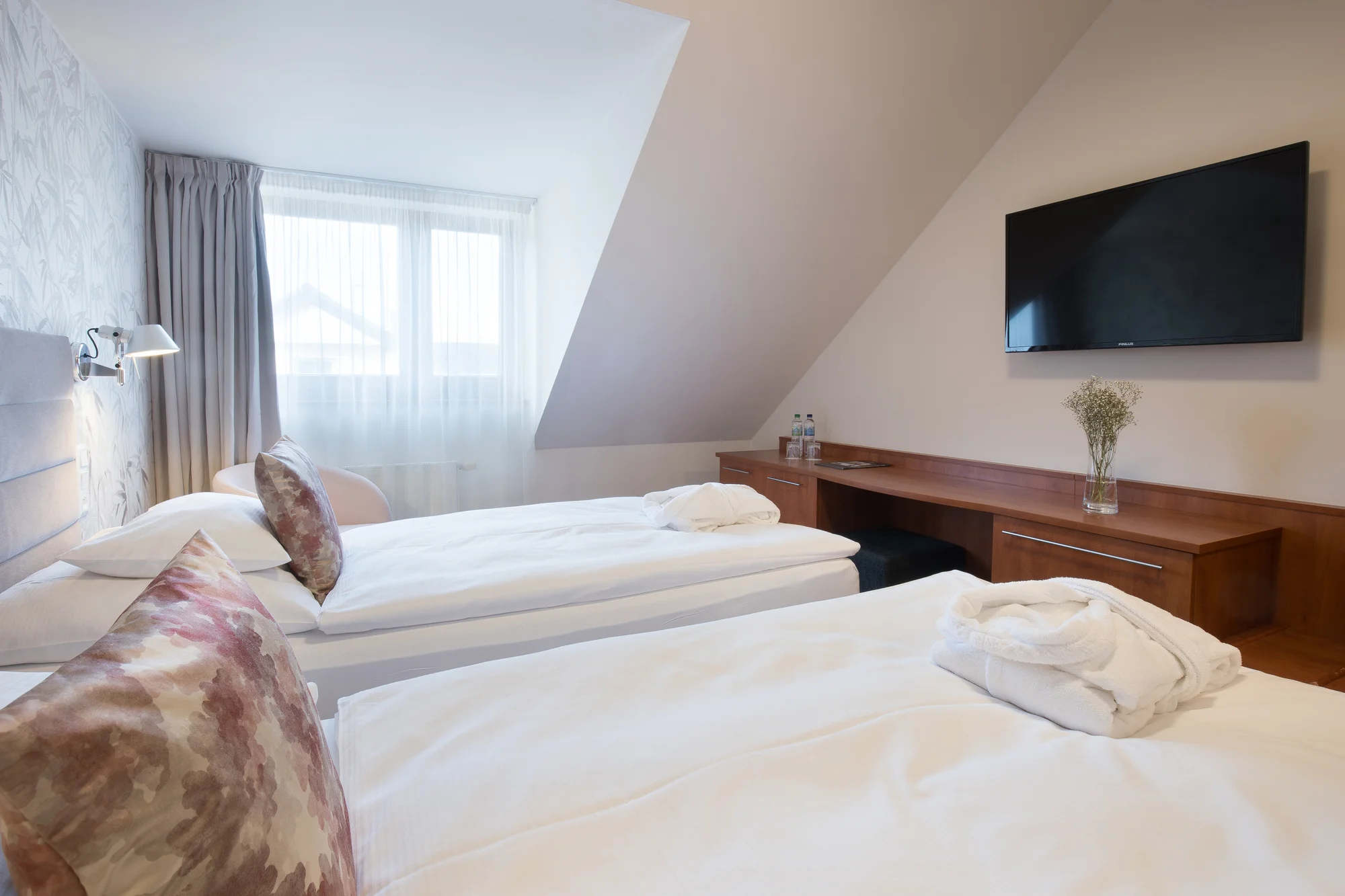 Pobyt v resortu s jízdárnou a rybníky: neomezený wellness, snídaně i sleva na jezdecké lekce