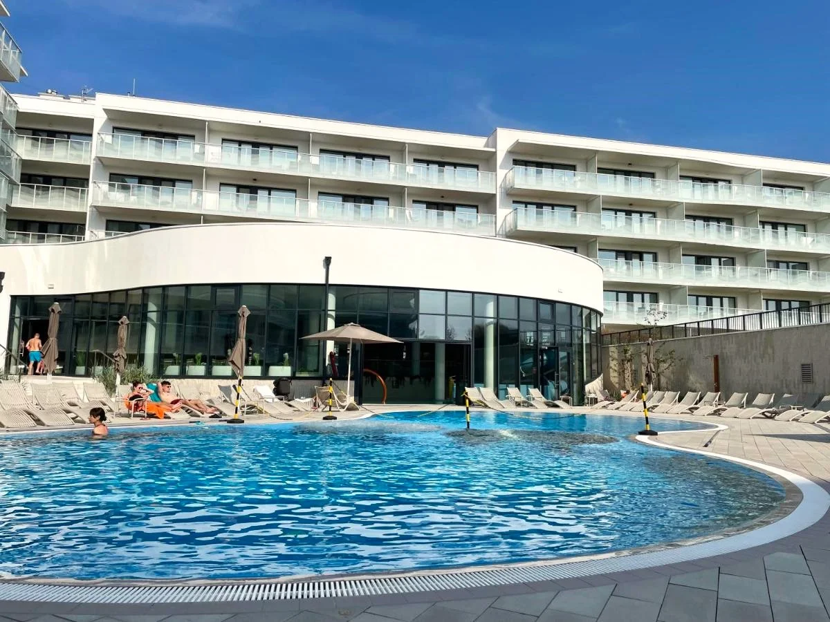 Prémiové apartmány v Kolobřehu kousek od pláže: neomezený wellness, vnitřní dětský aquapark